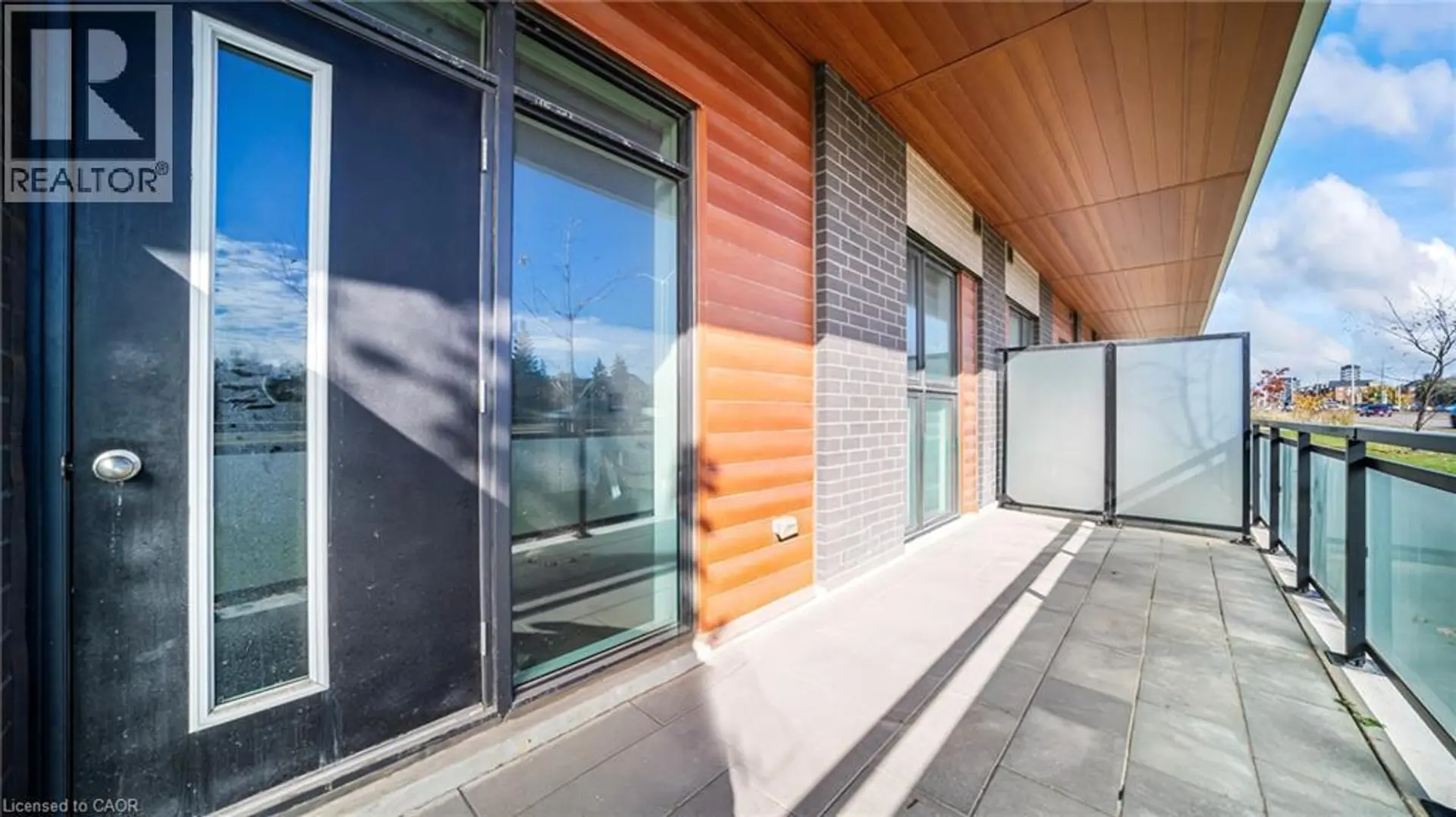 #004 95 DUNDAS STREET - Image 11