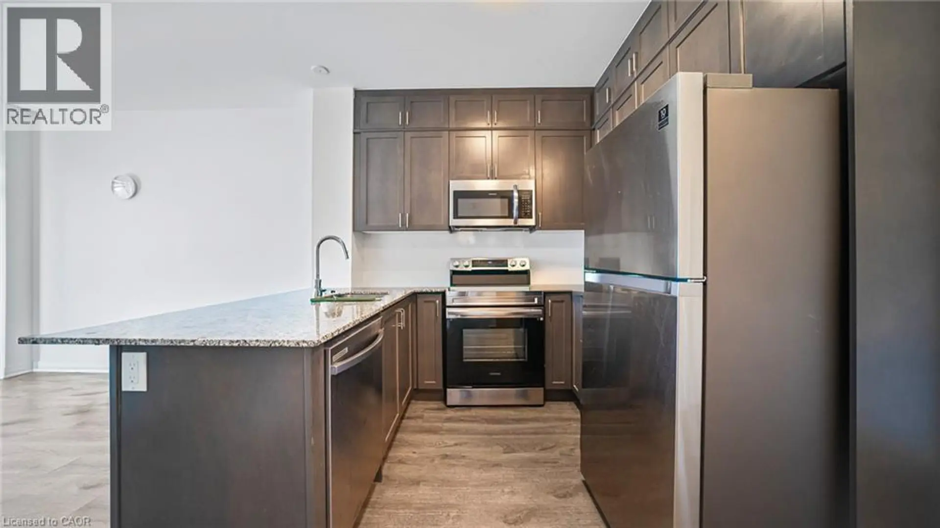 #004 95 DUNDAS STREET - Image 3