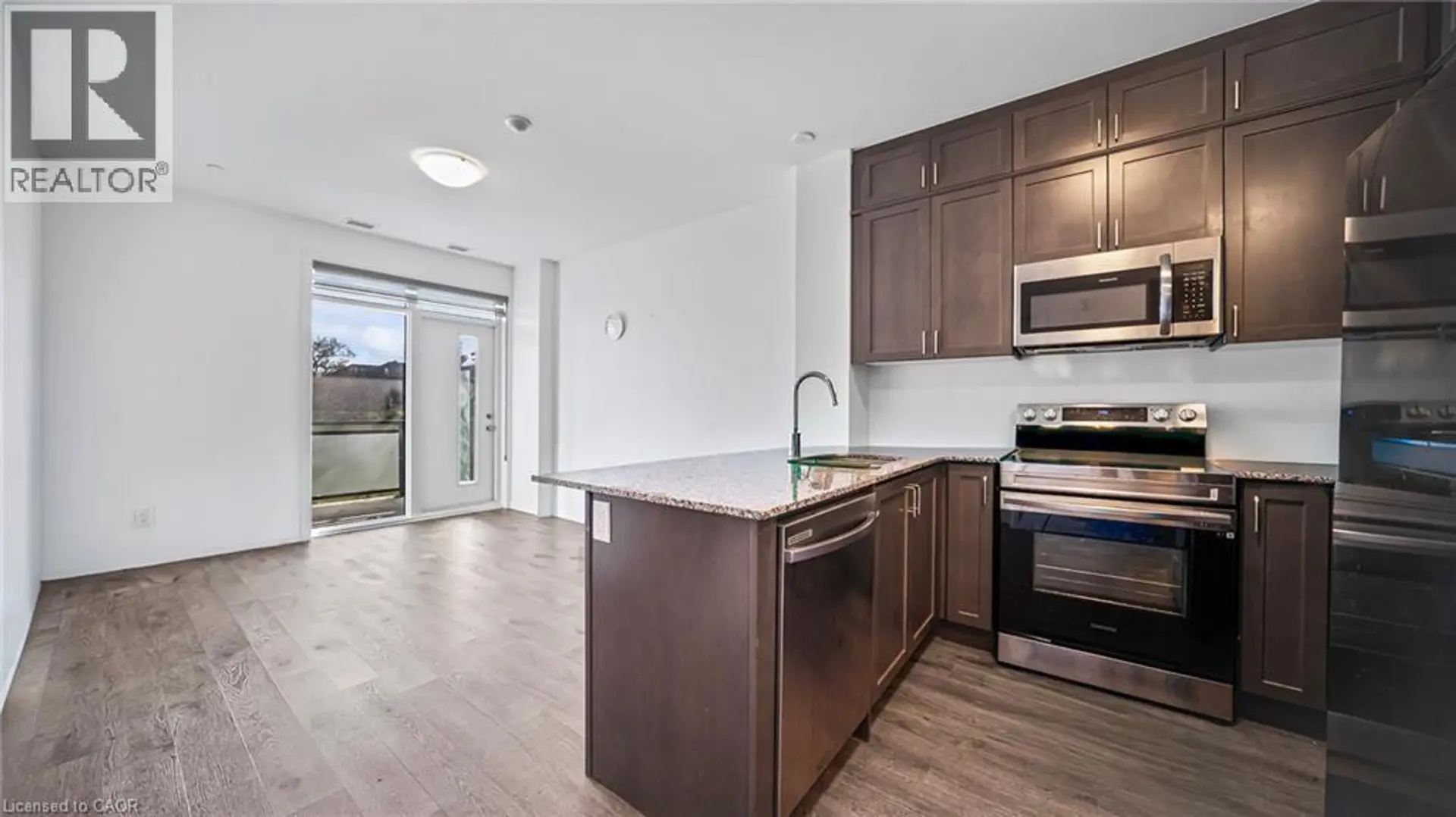 #004 95 DUNDAS STREET - Image 4