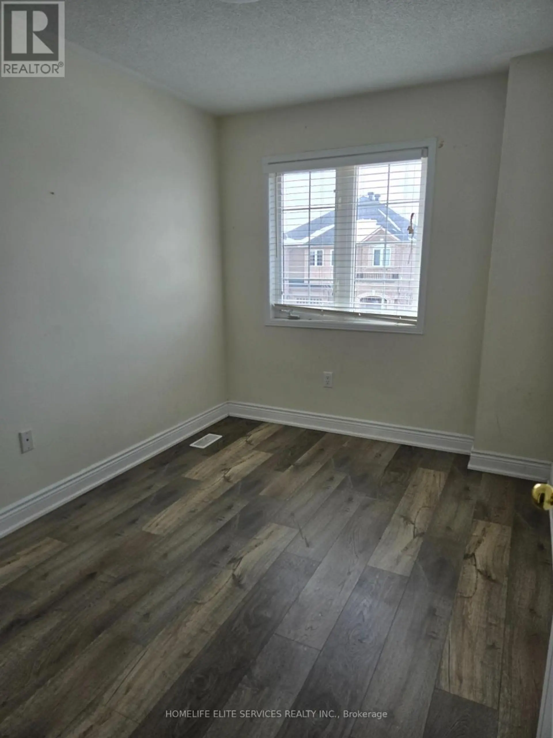 110 CRYSTALVIEW CRESCENT - Image 2