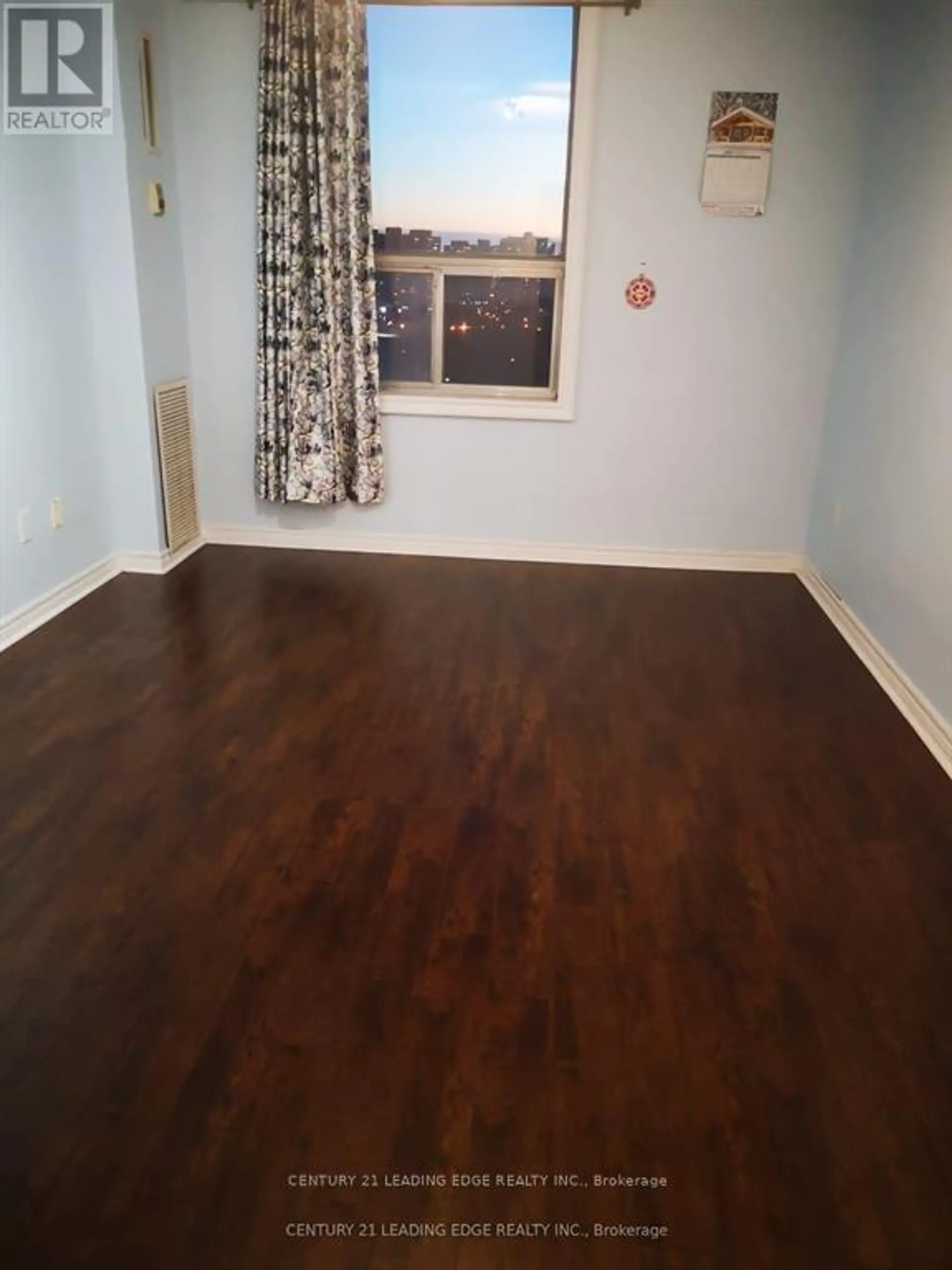 #1605 5 SHADY GOLFWAY - Image 2