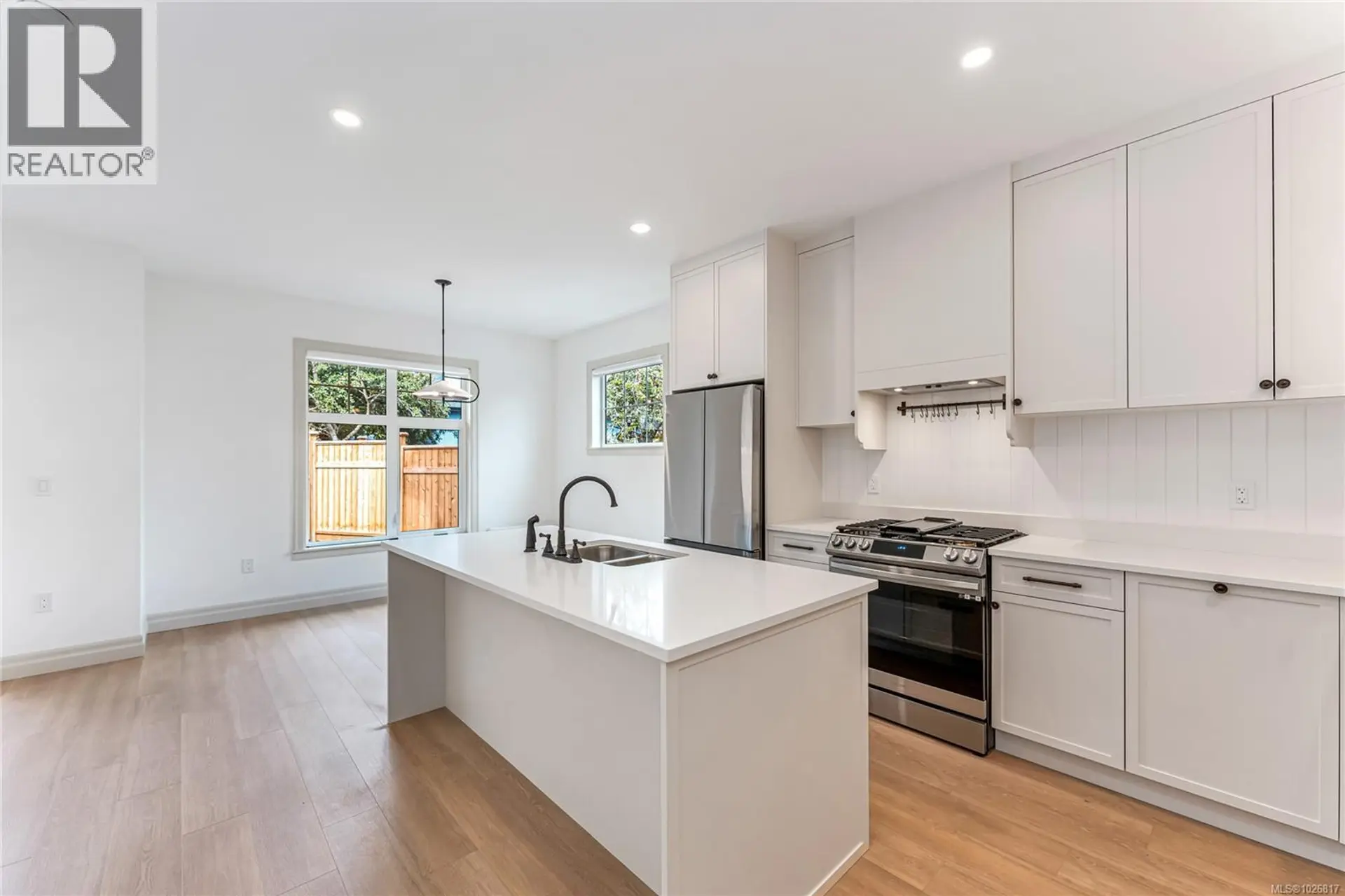 Property at #3 3098 WASHINGTON AVE, Victoria, BC