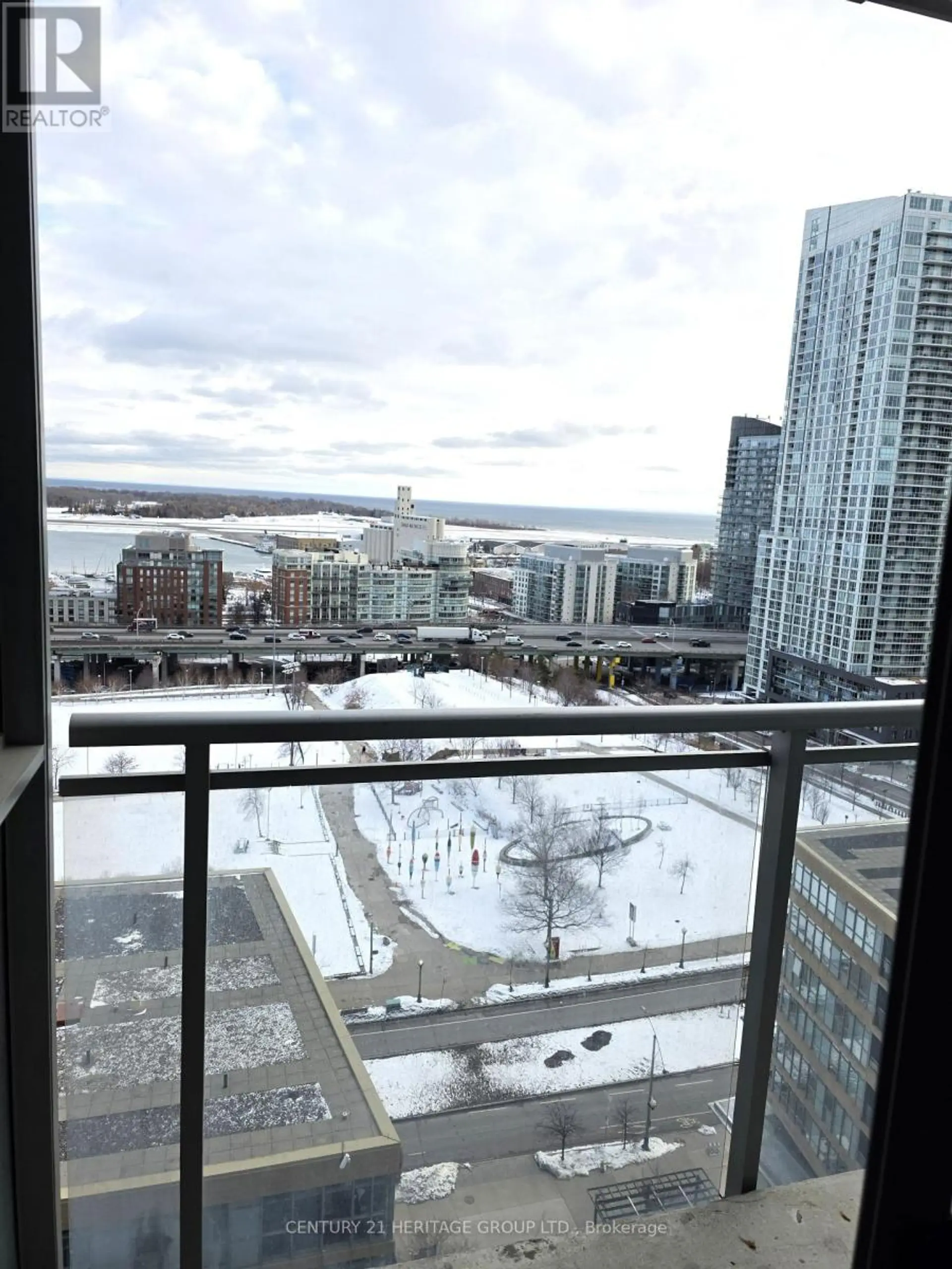 #2009 15 ICEBOAT TERRACE - Image 8