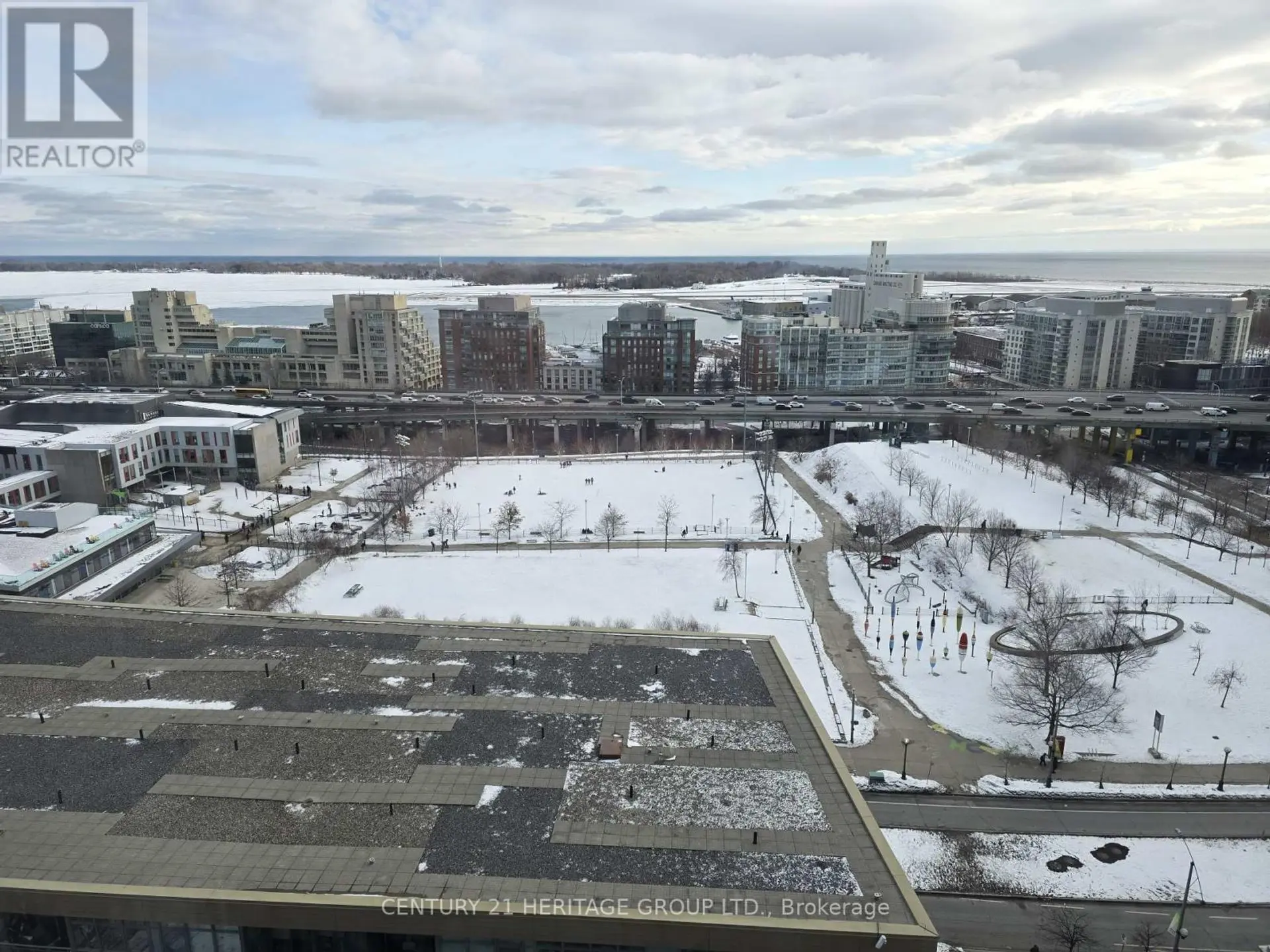#2009 15 ICEBOAT TERRACE - Image 9