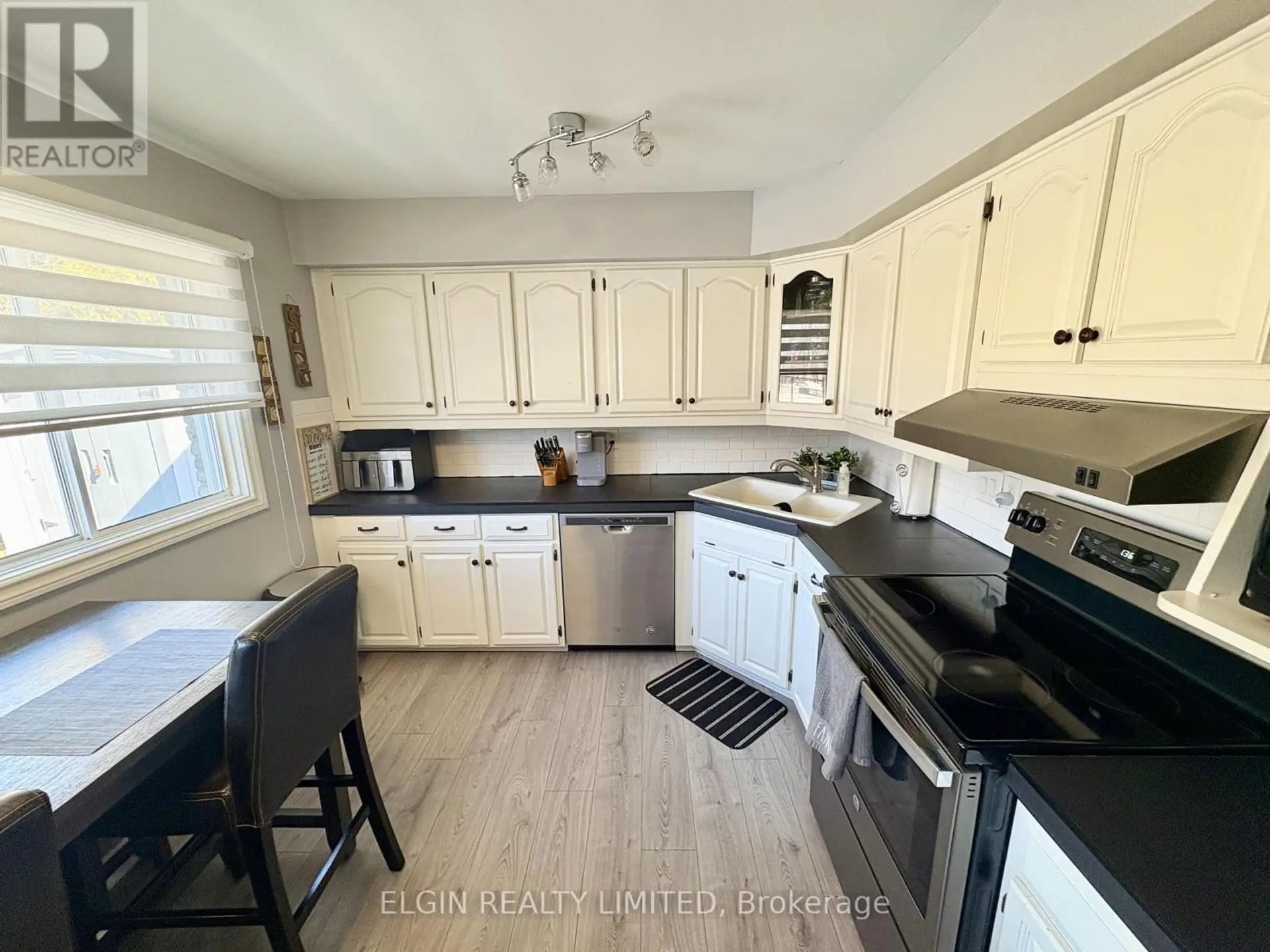 66 ALDBOROUGH AVENUE - Image 8