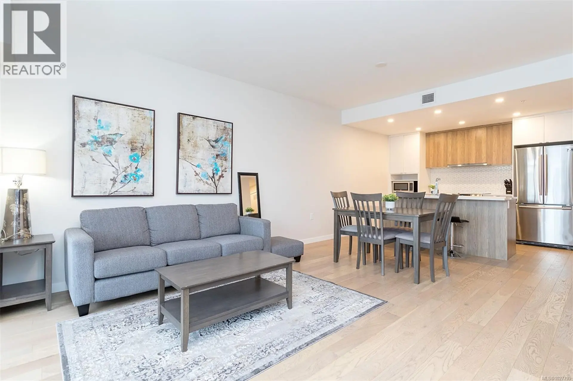 Property at #209 881 SHORT ST, Saanich, BC