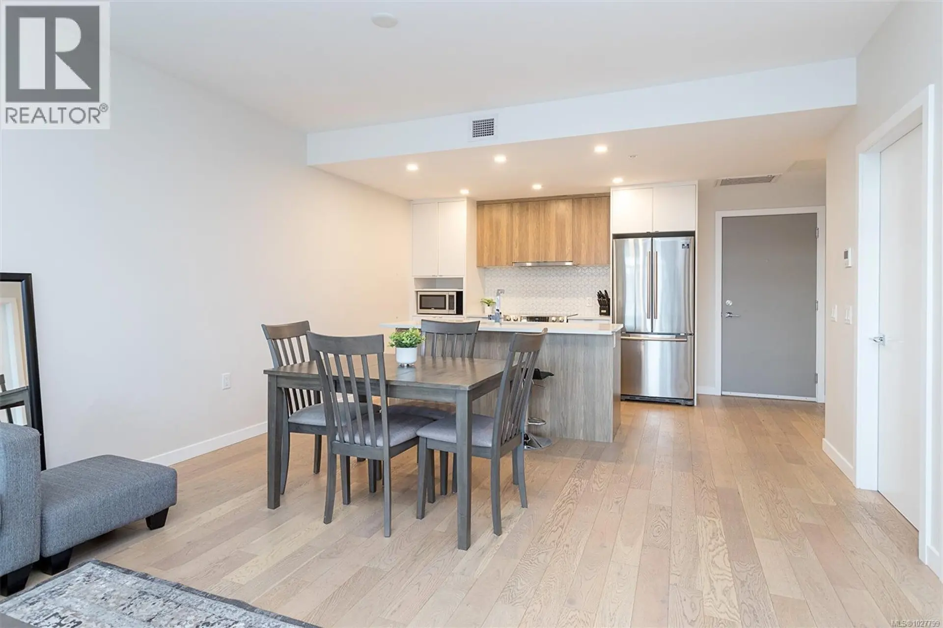 Property at #209 881 SHORT ST, Saanich, BC