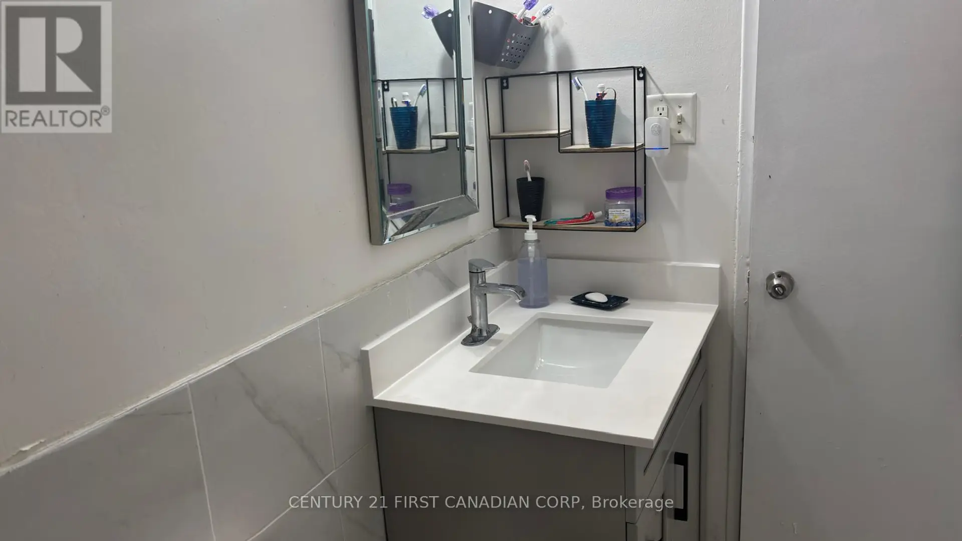 #210 573 MORNINGTON AVENUE - Image 7