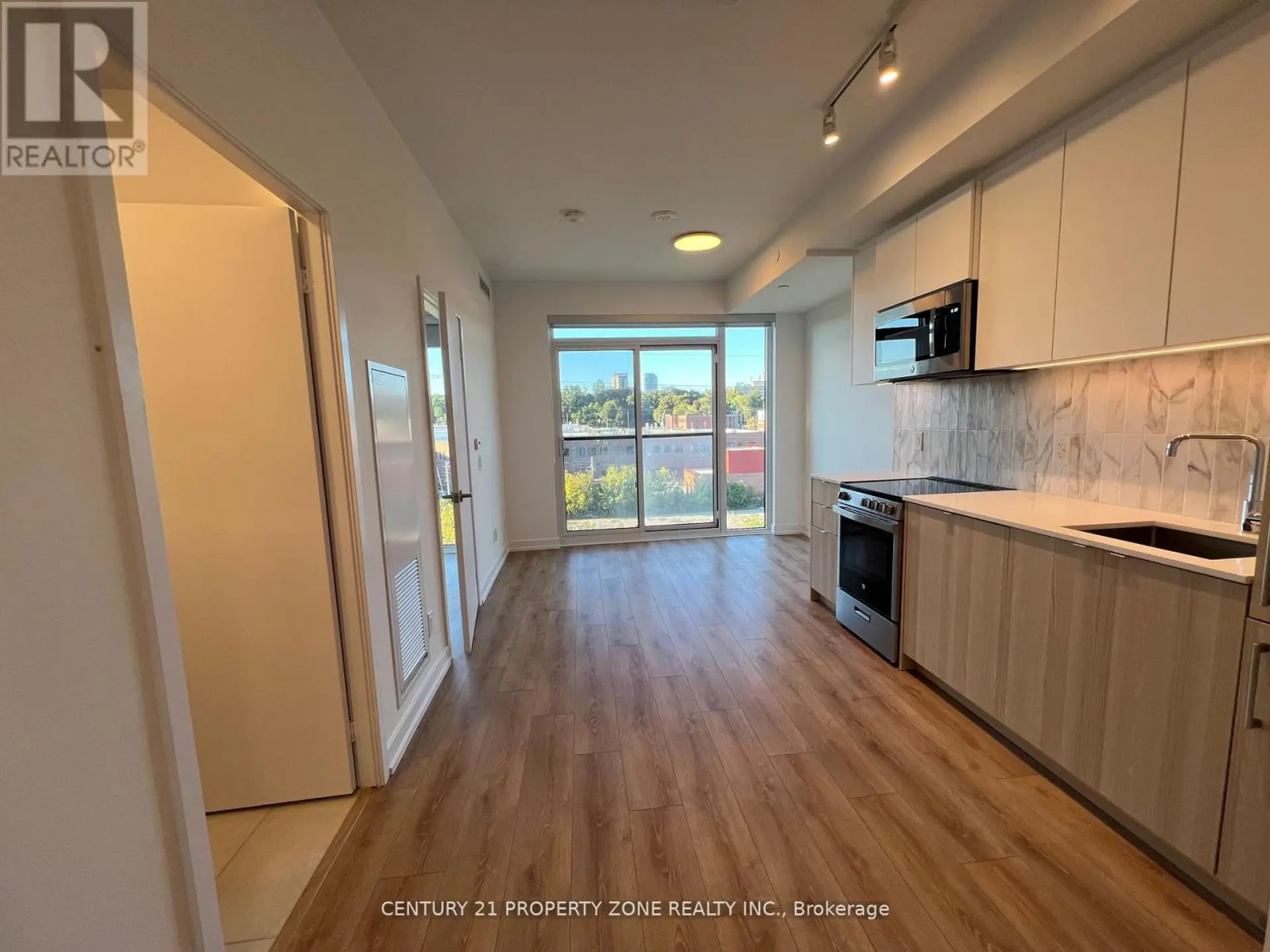 #512 500 DUPONT STREET - Image 2
