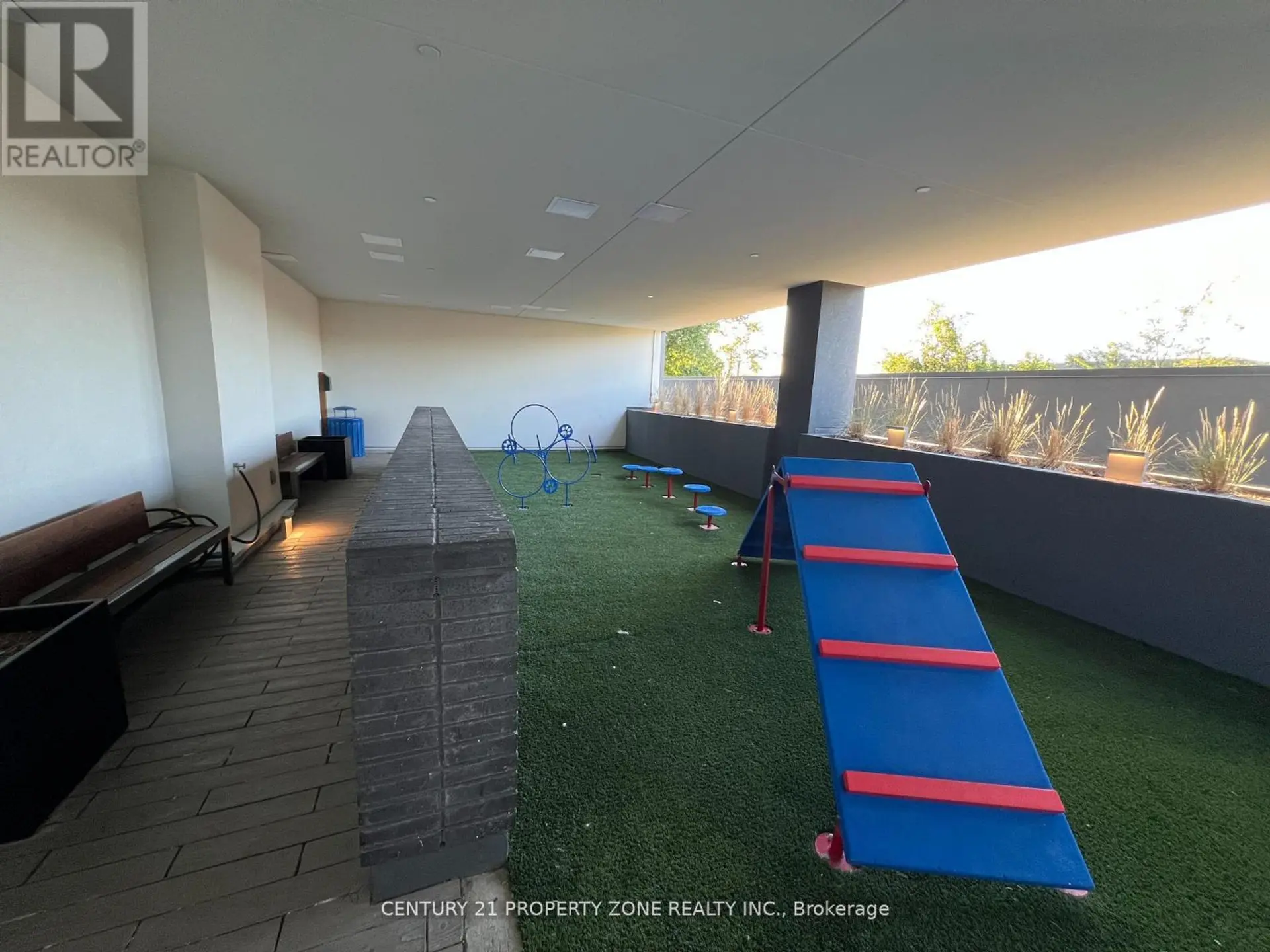 #512 500 DUPONT STREET - Image 7