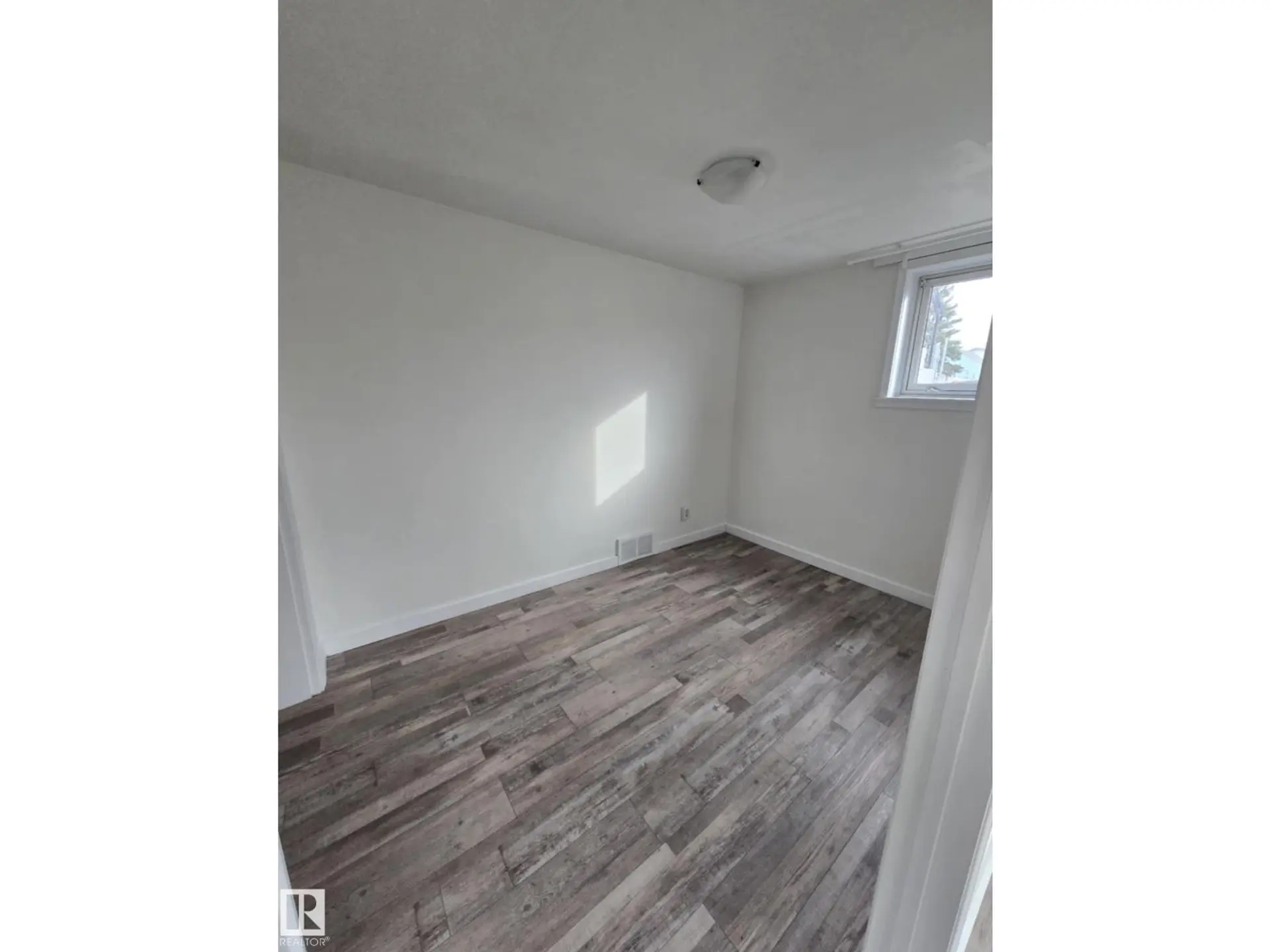 6422 132 AV NW - Image 12