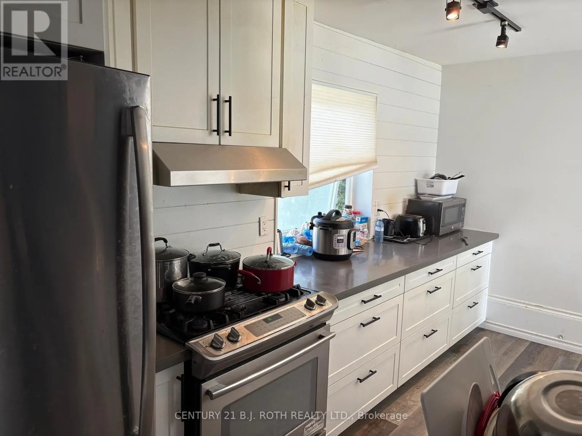 253 DUNLOP STREET E - Image 10