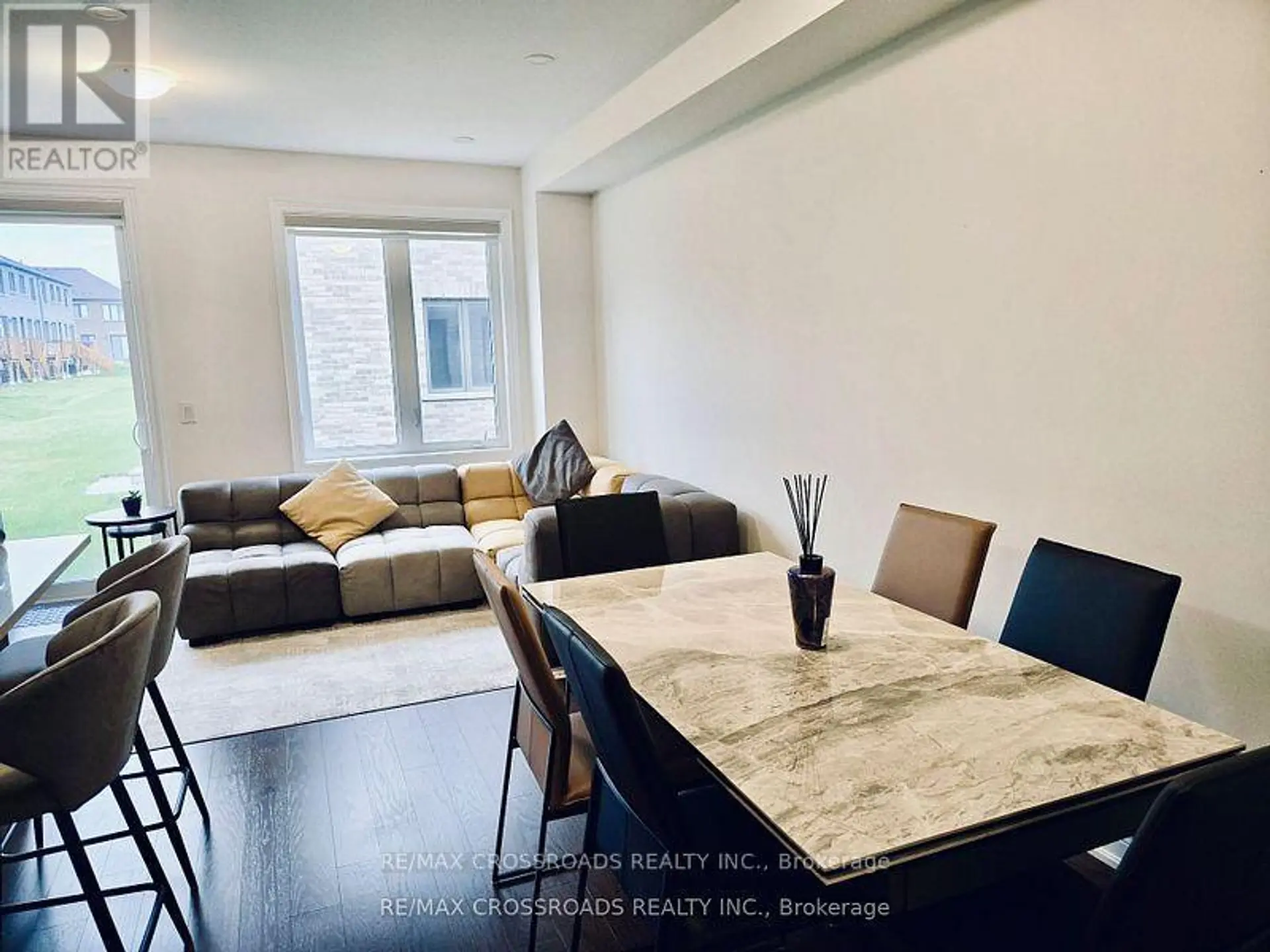 12 SCHMELTZER CRESCENT - Image 2