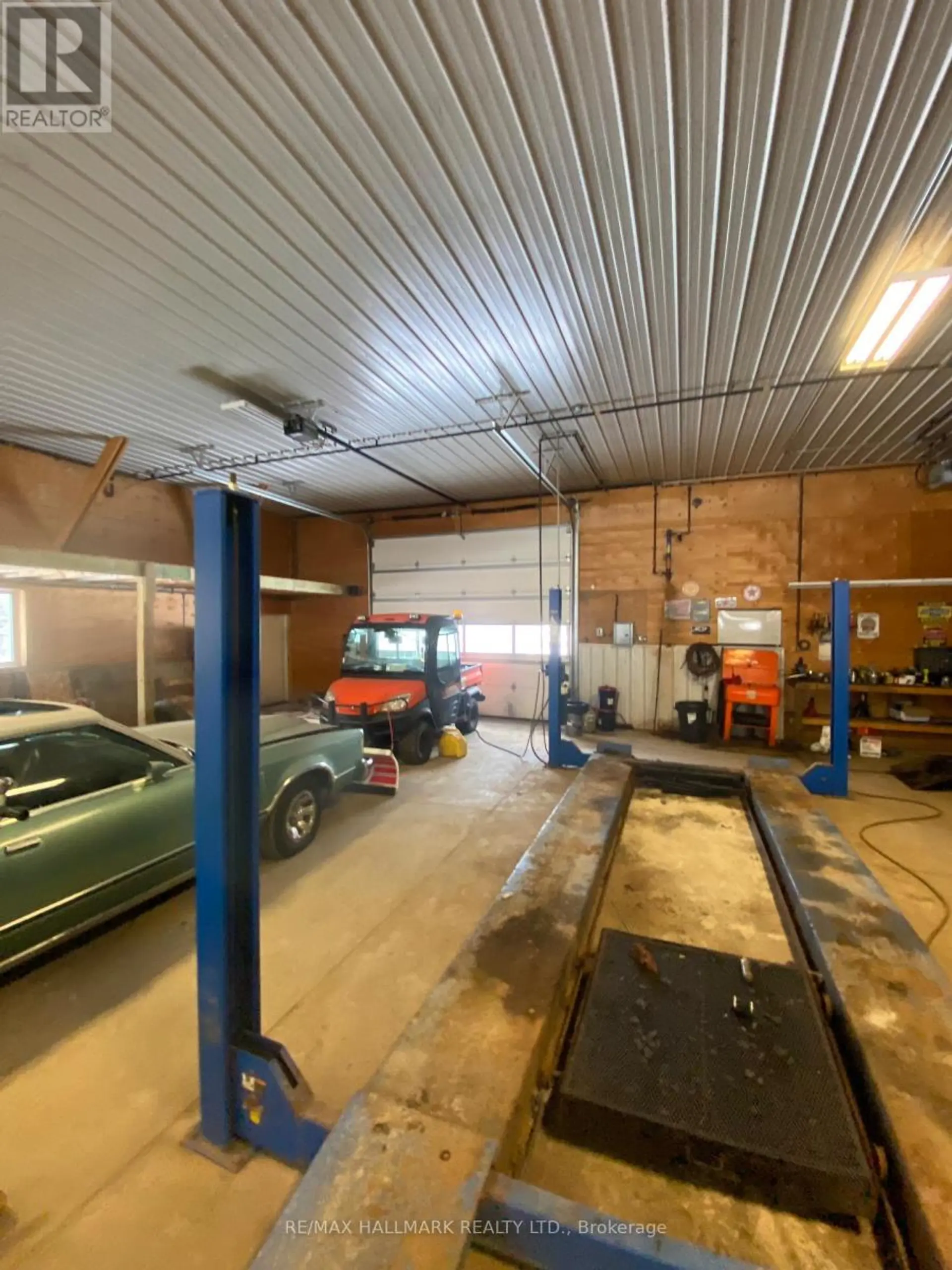4749 AURORA ROAD E - Image 18