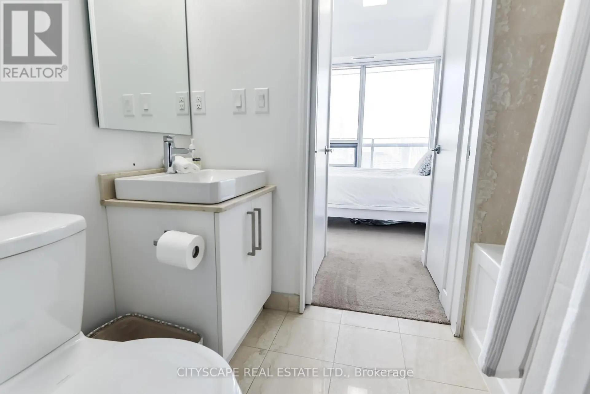 #4209 12 YORK STREET - Image 16
