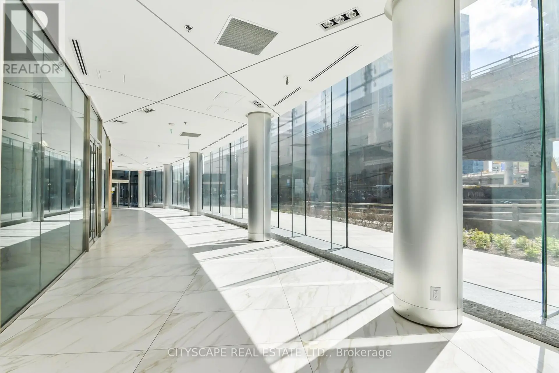 #4209 12 YORK STREET - Image 4