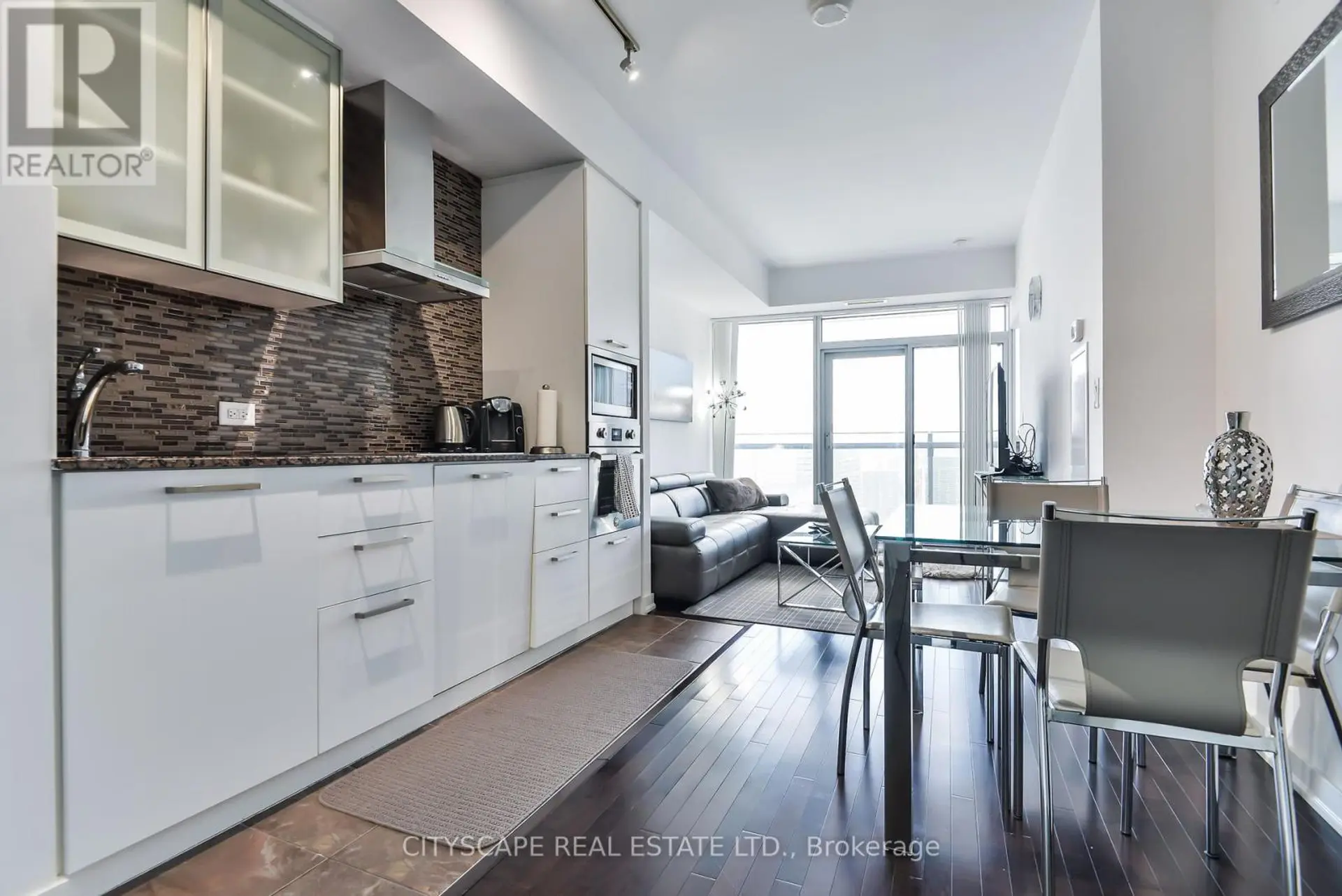 #4209 12 YORK STREET - Image 9