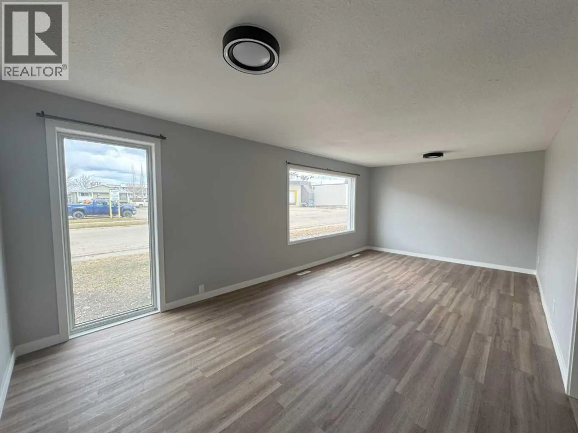 10021 106 AVENUE - Image 4