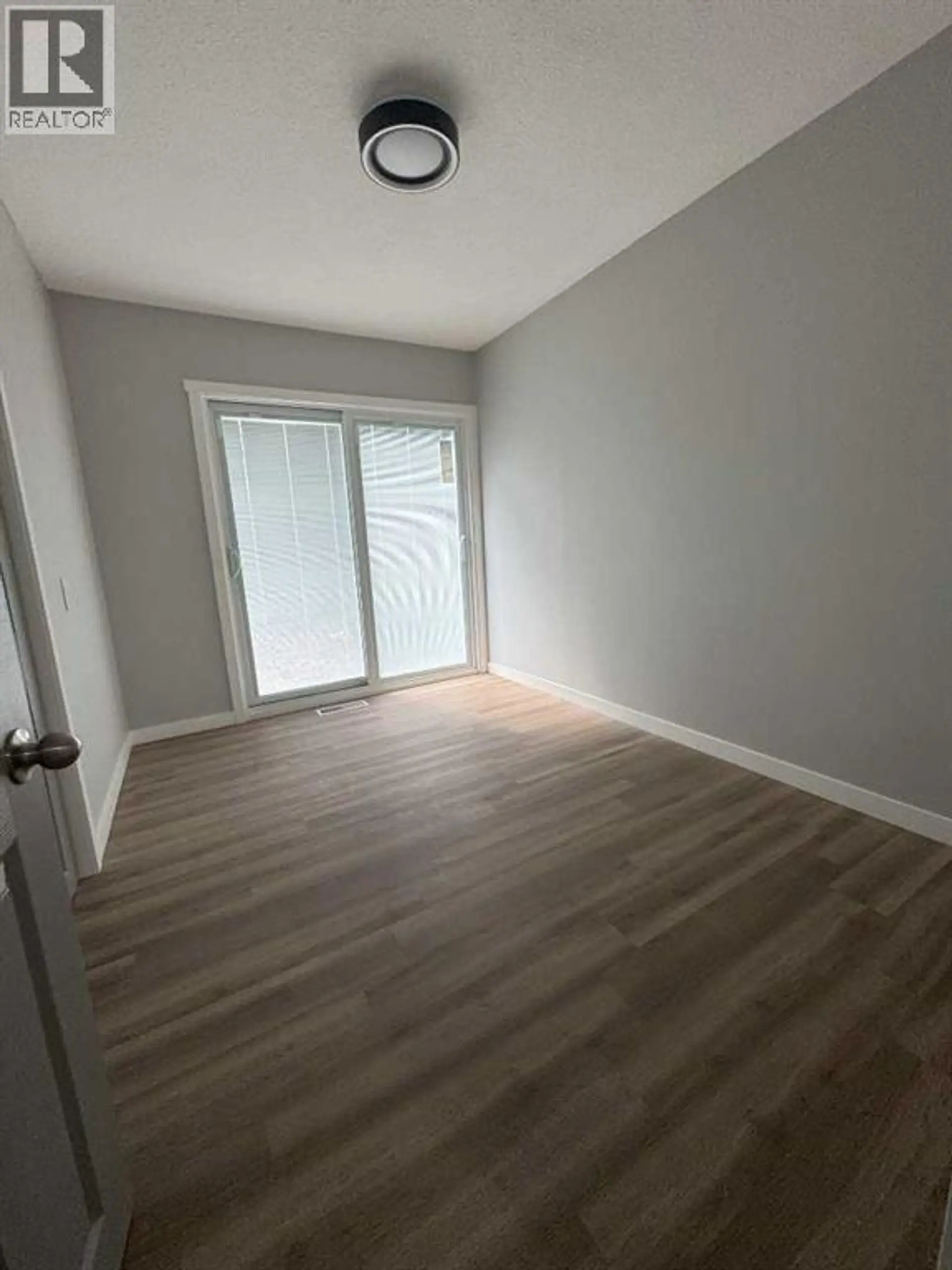 10021 106 AVENUE - Image 8