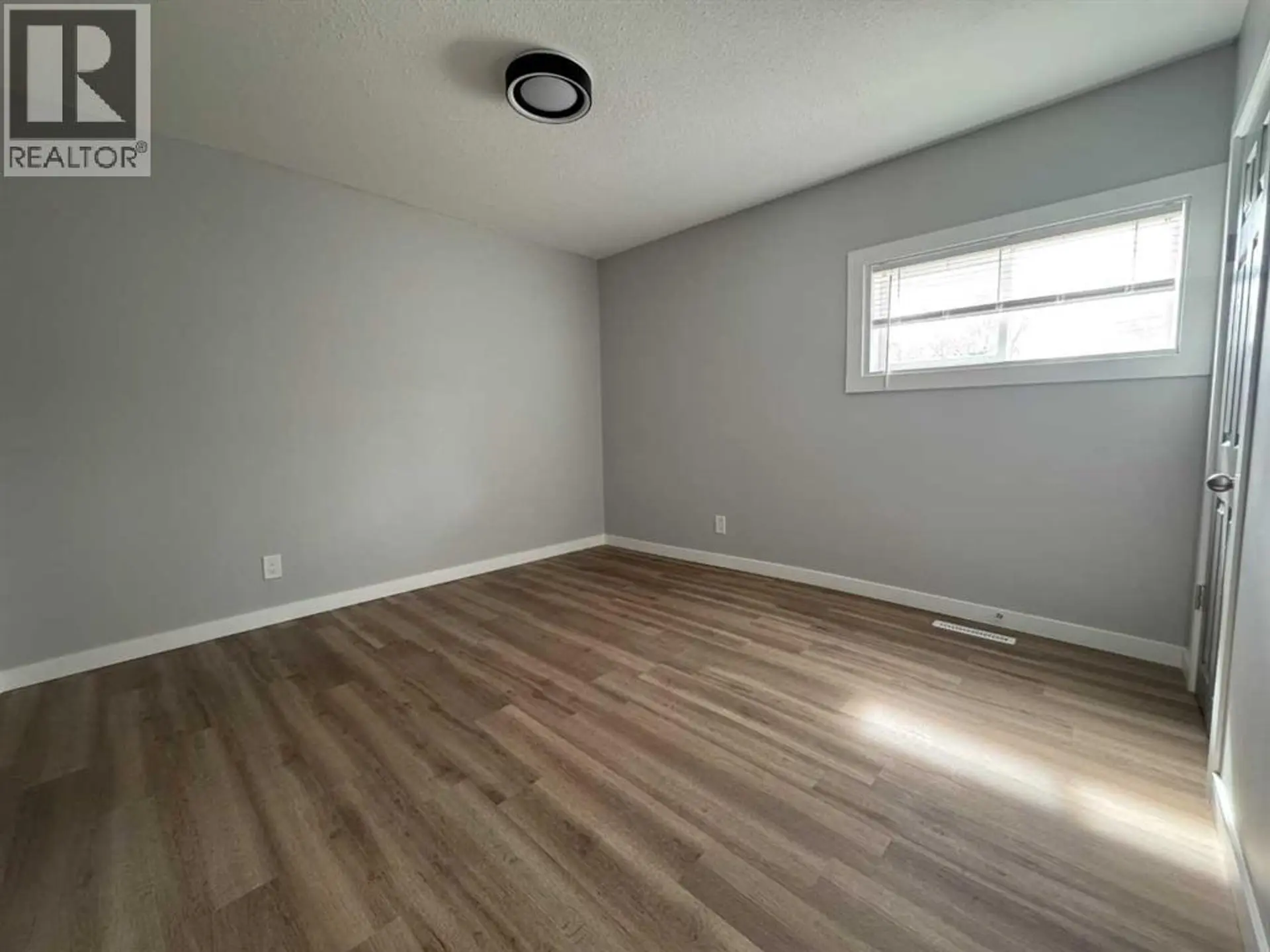 10021 106 AVENUE - Image 9