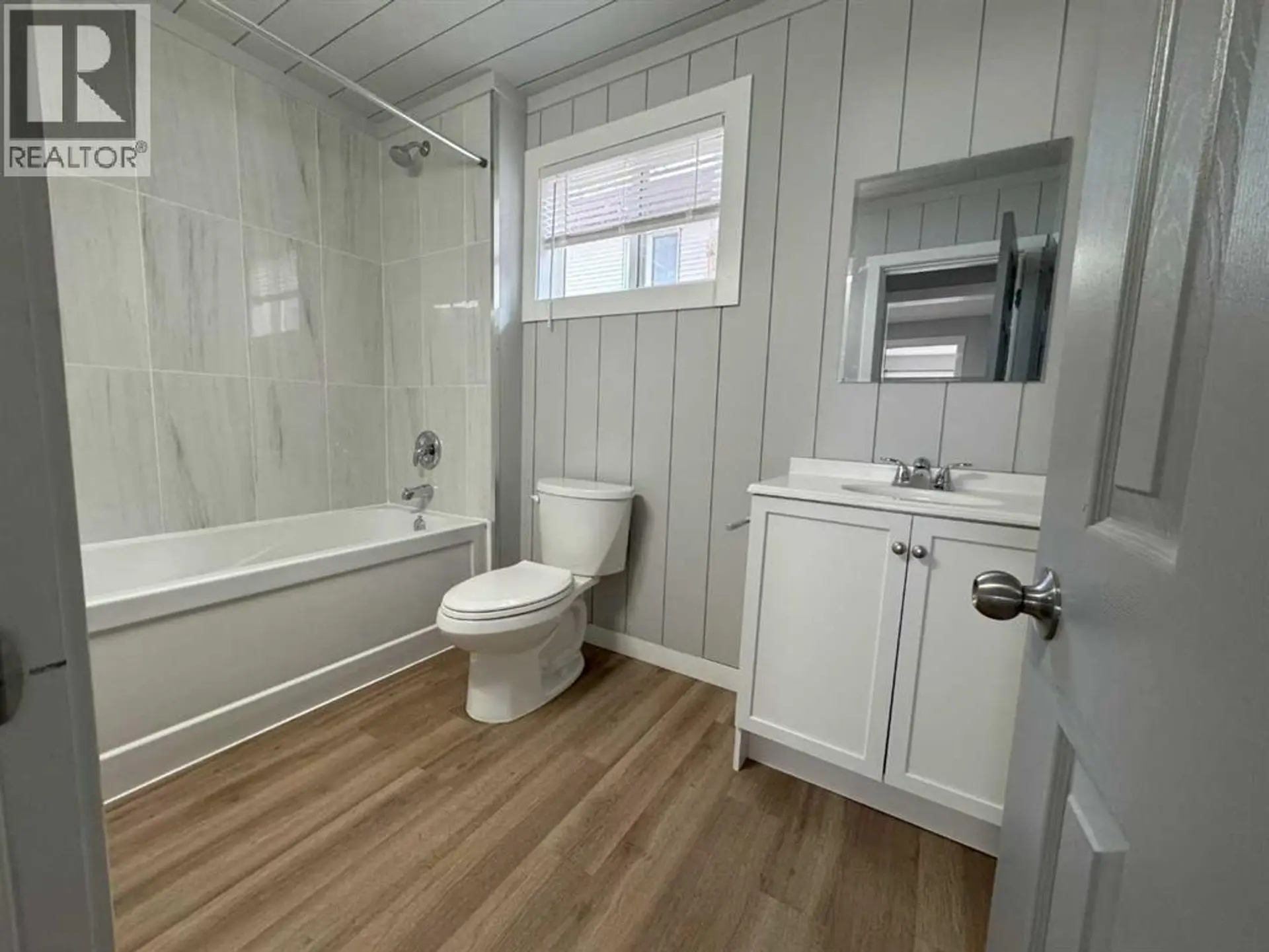 10021 106 AVENUE - Image 10