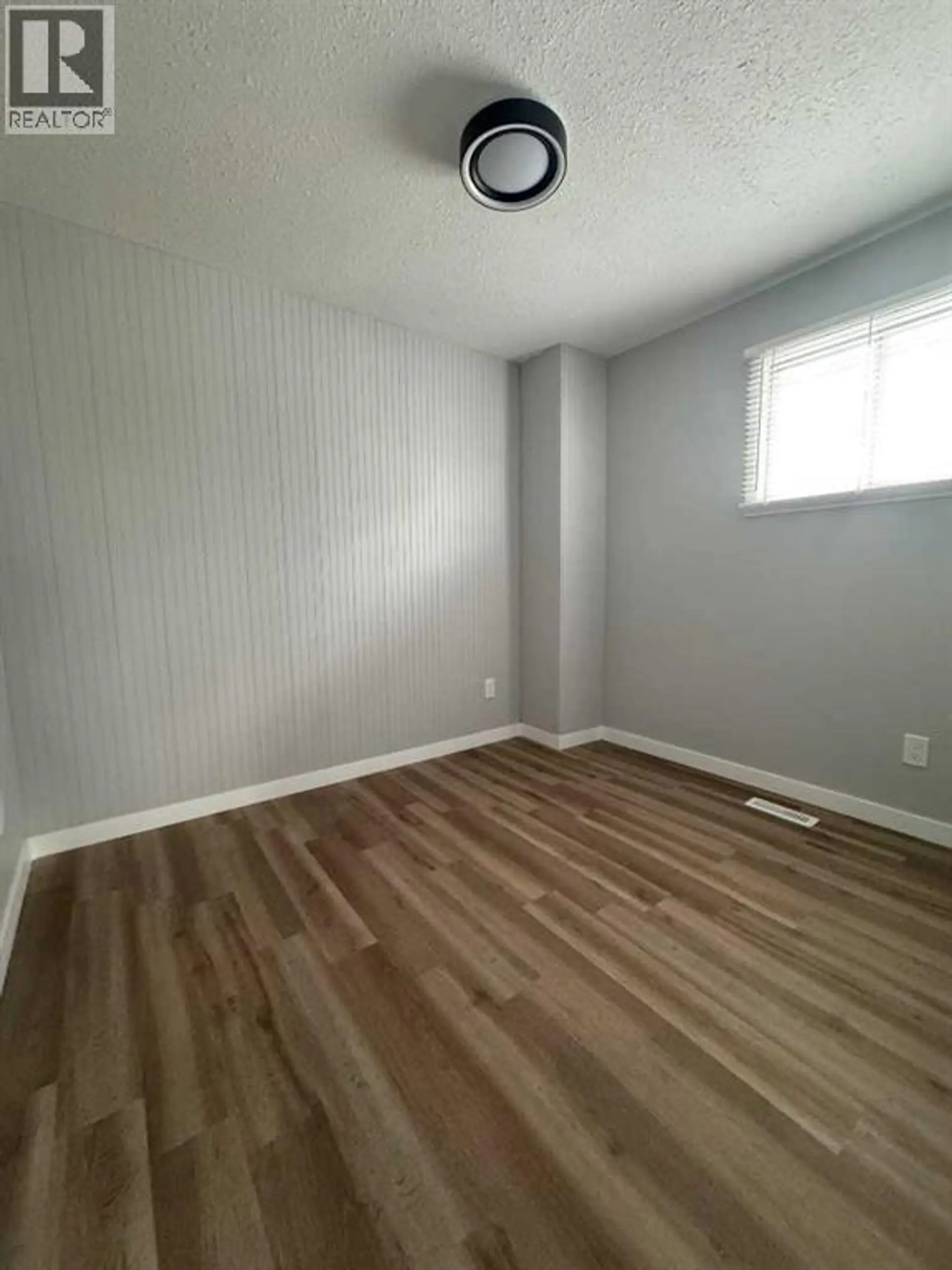 10021 106 AVENUE - Image 12
