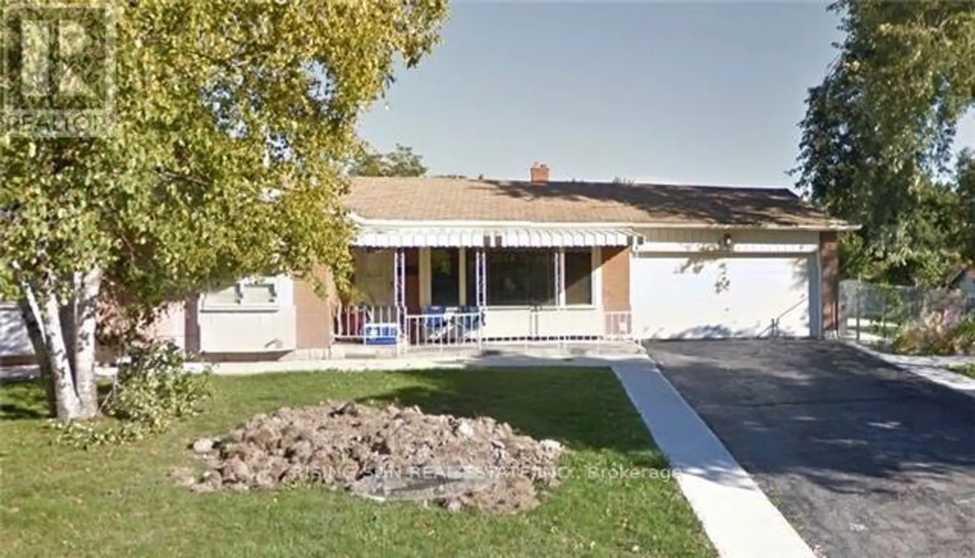 2 GLEBE CRESCENT