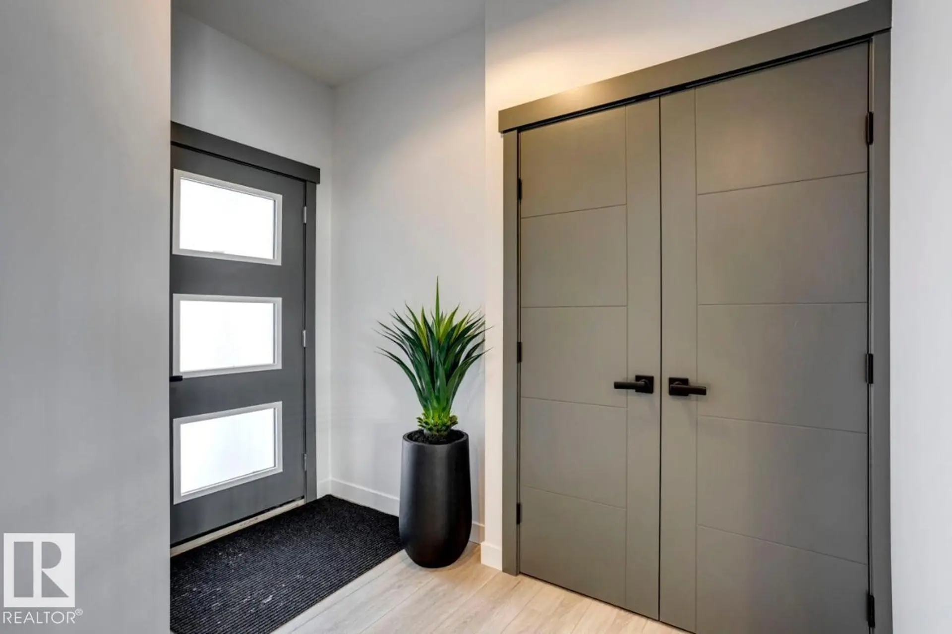 959 18 AV NW - Image 2