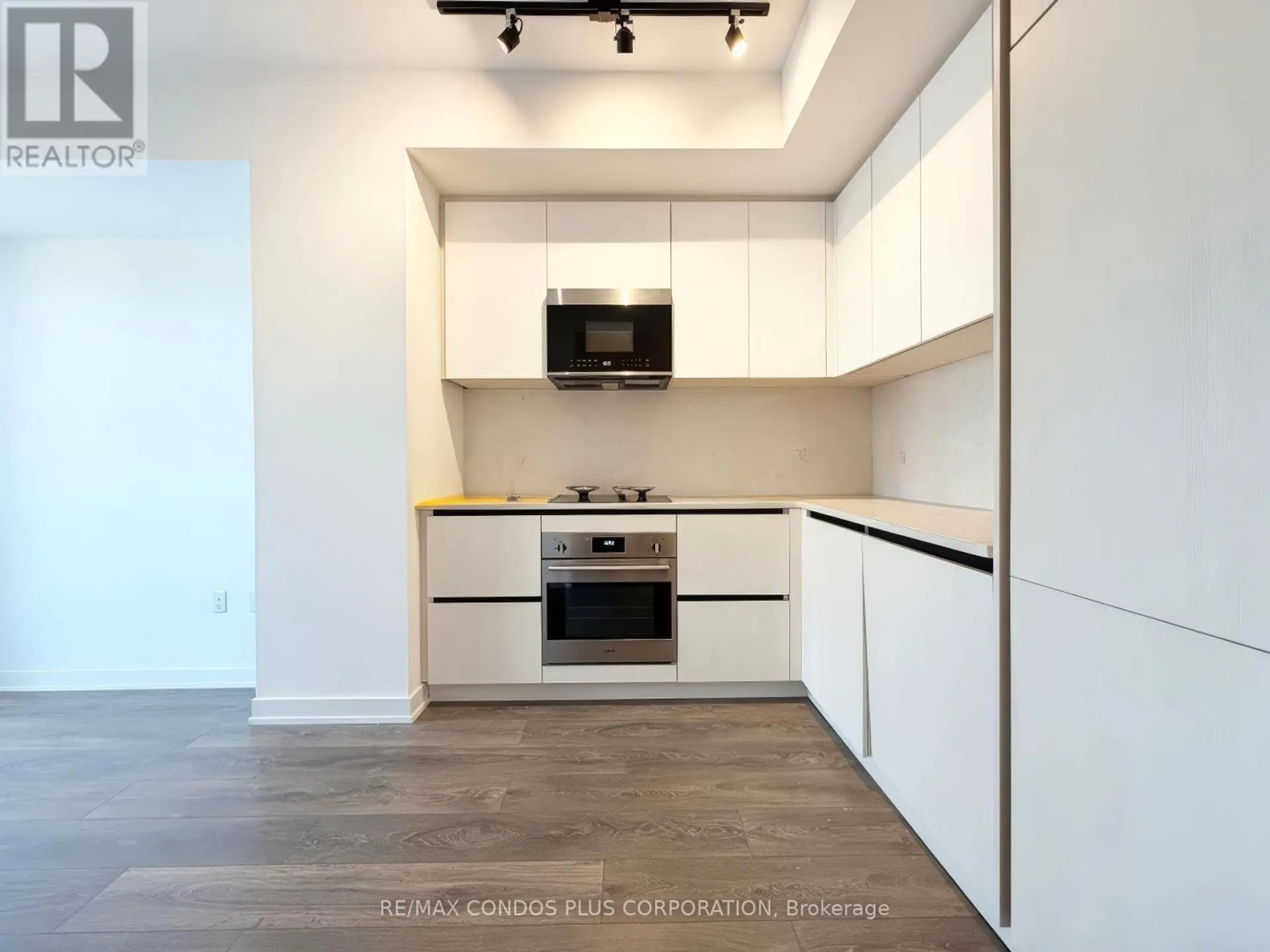 #1525 108 PETER STREET - Image 6