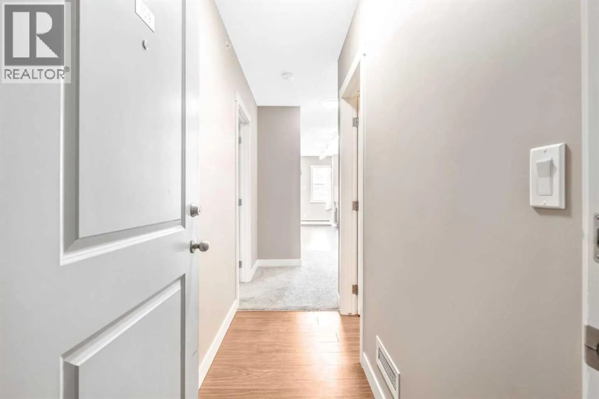 #109 10 KINCORA GLEN PARK NW - Image 3