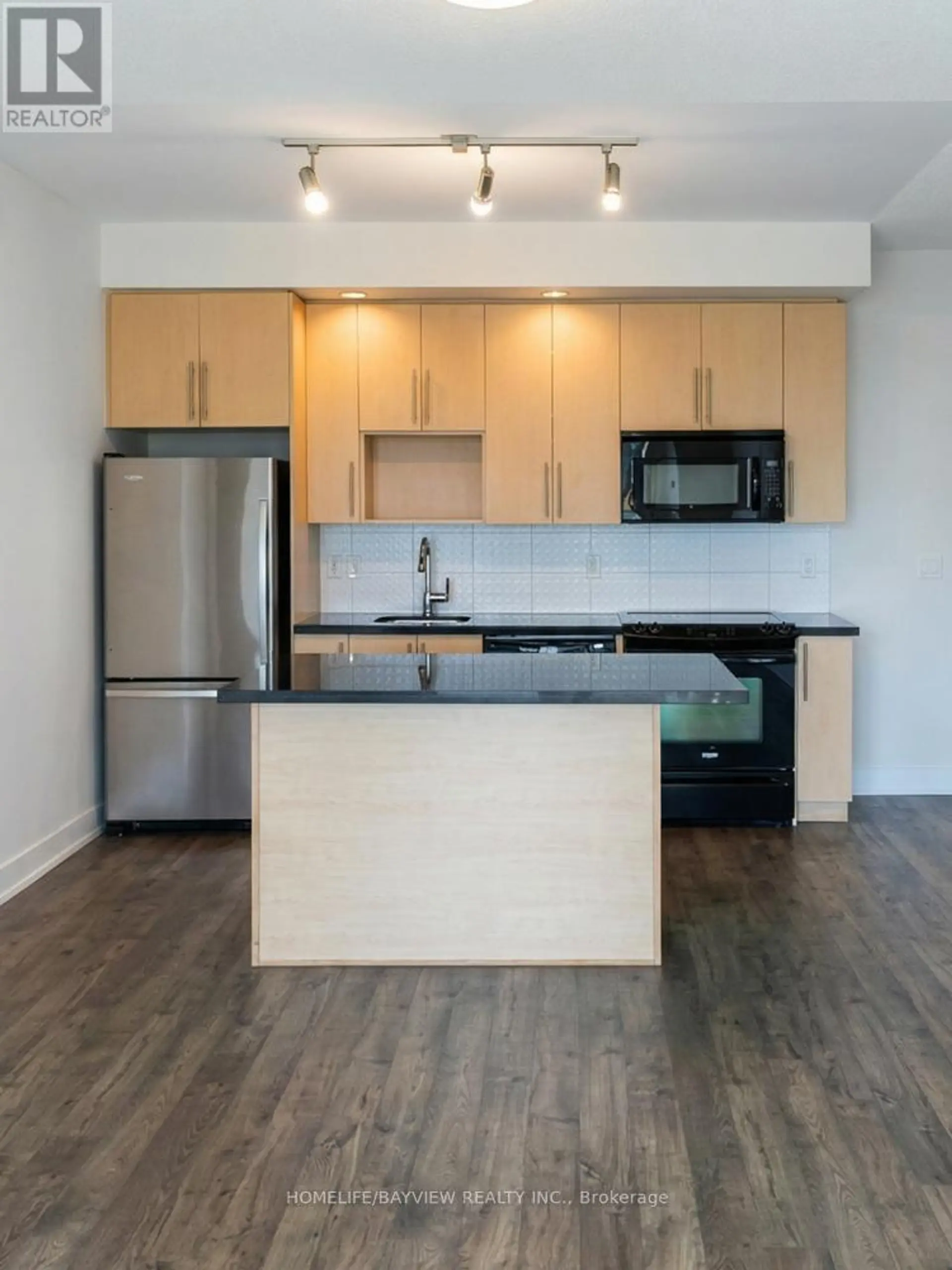 #605 28 LINDEN STREET S - Image 6