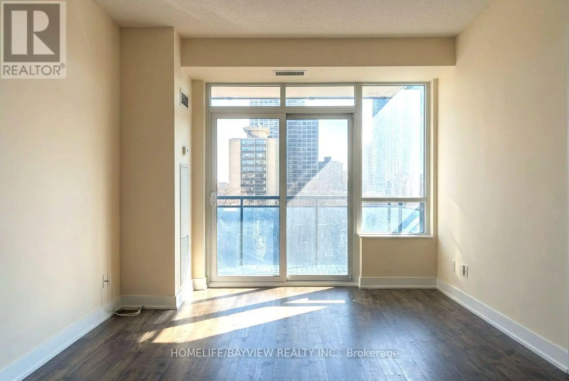 #605 28 LINDEN STREET S - Image 12