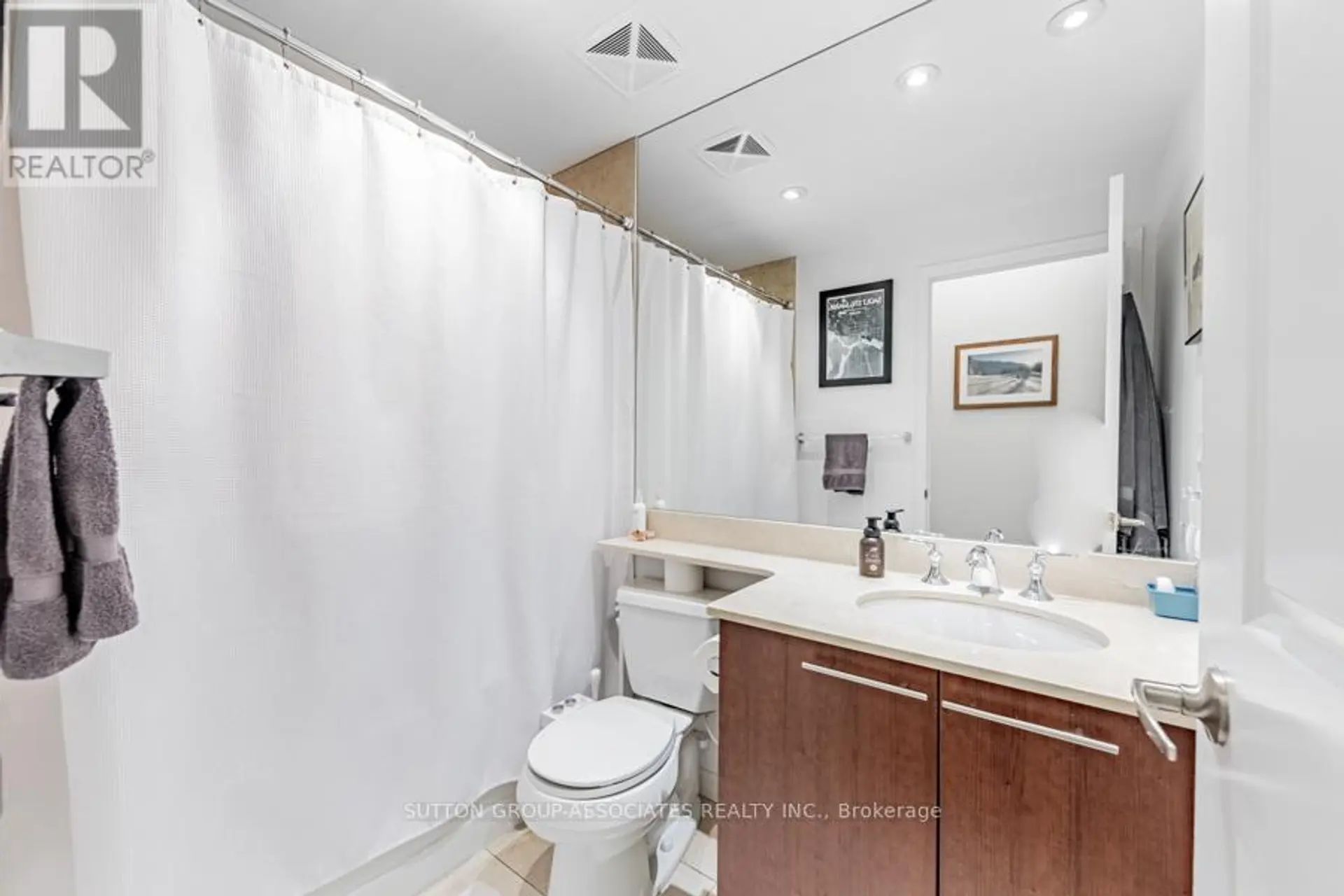 #110 628 FLEET STREET - Image 9