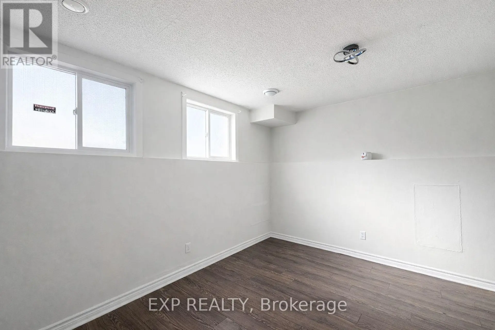 11C SONNET CRESCENT - Image 17