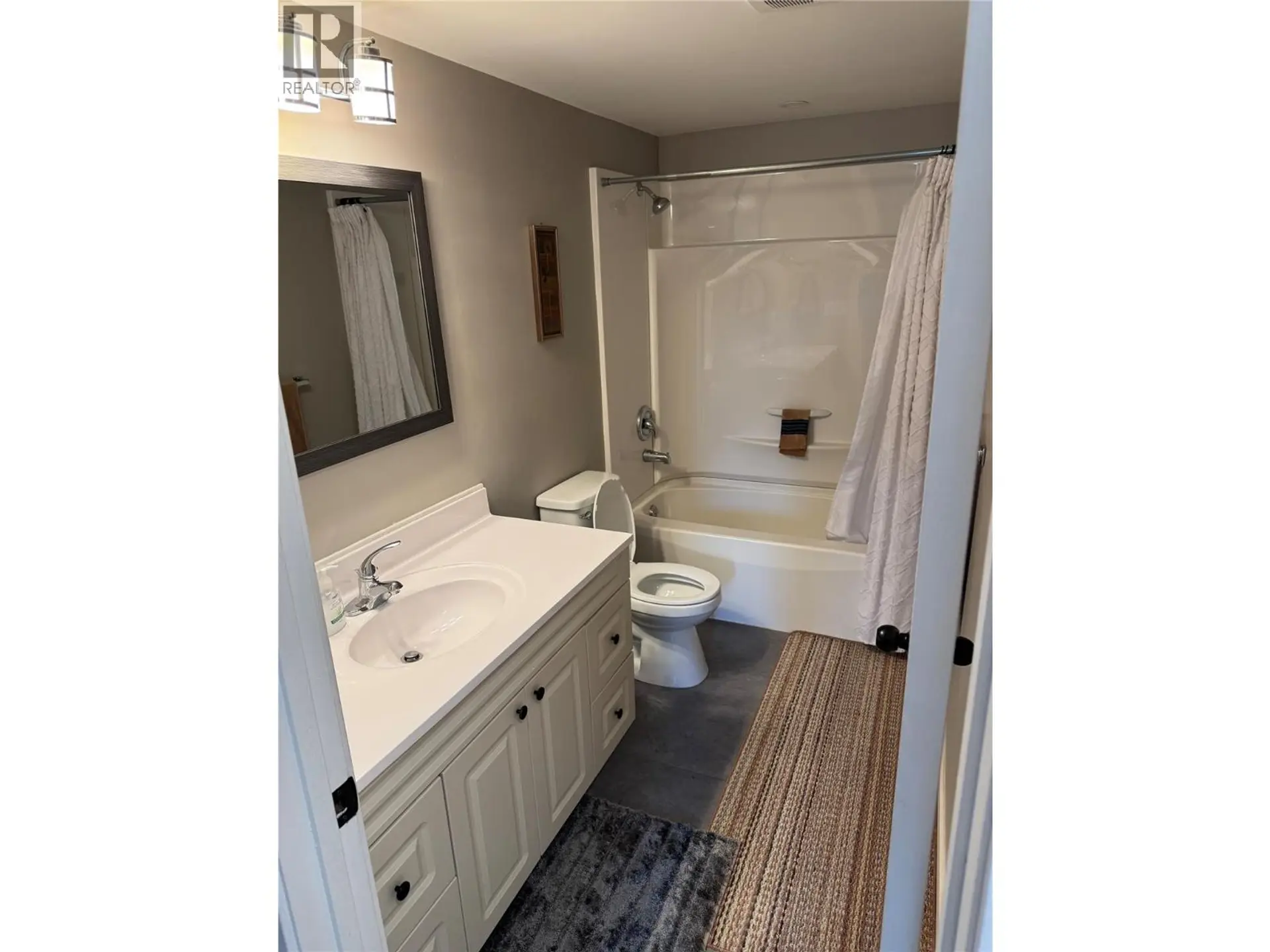 Property at #403 1451 1 AVENUE NE, Salmon Arm, BC