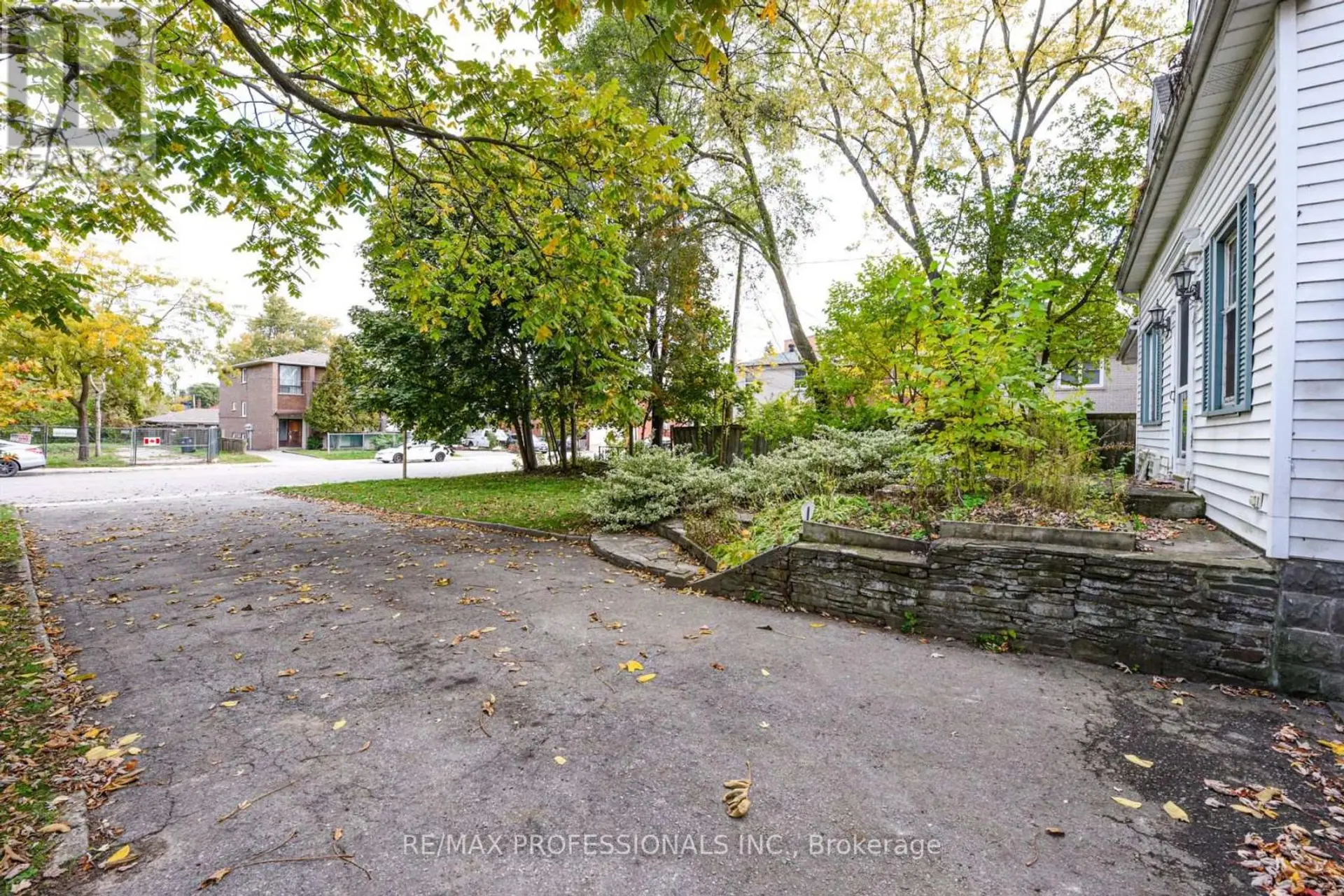 10 BROADVIEW AVENUE - Image 7