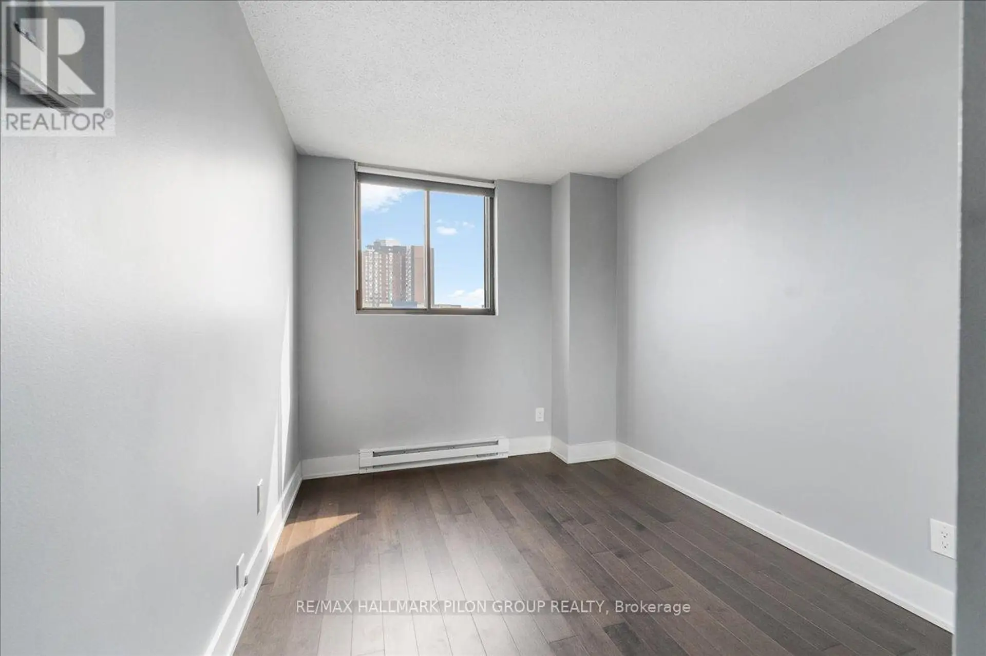 #902 154 NELSON STREET - Image 12