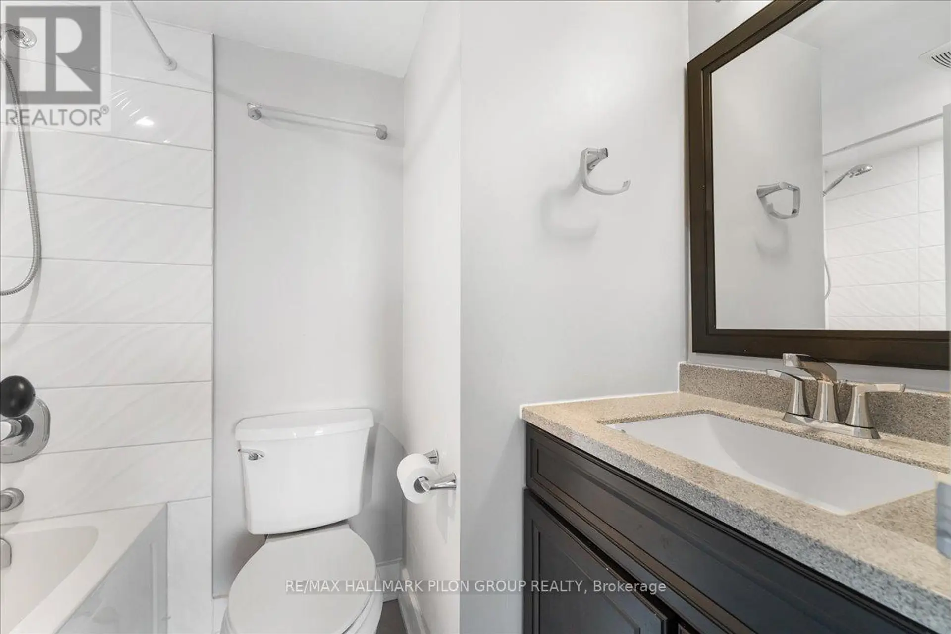 #902 154 NELSON STREET - Image 13