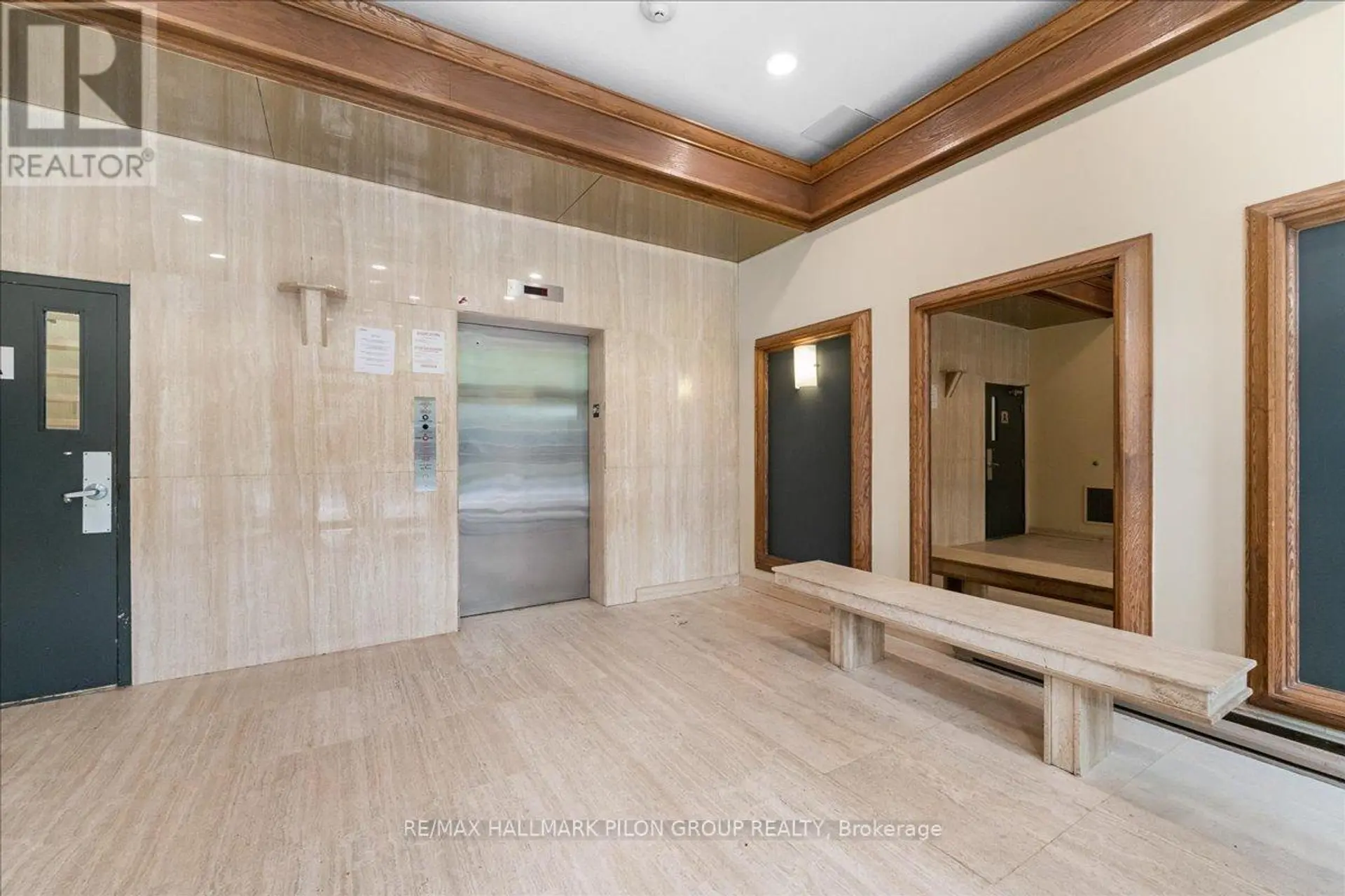 #902 154 NELSON STREET - Image 2