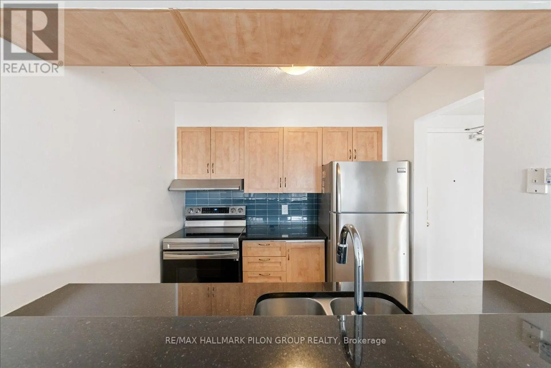 #902 154 NELSON STREET - Image 5