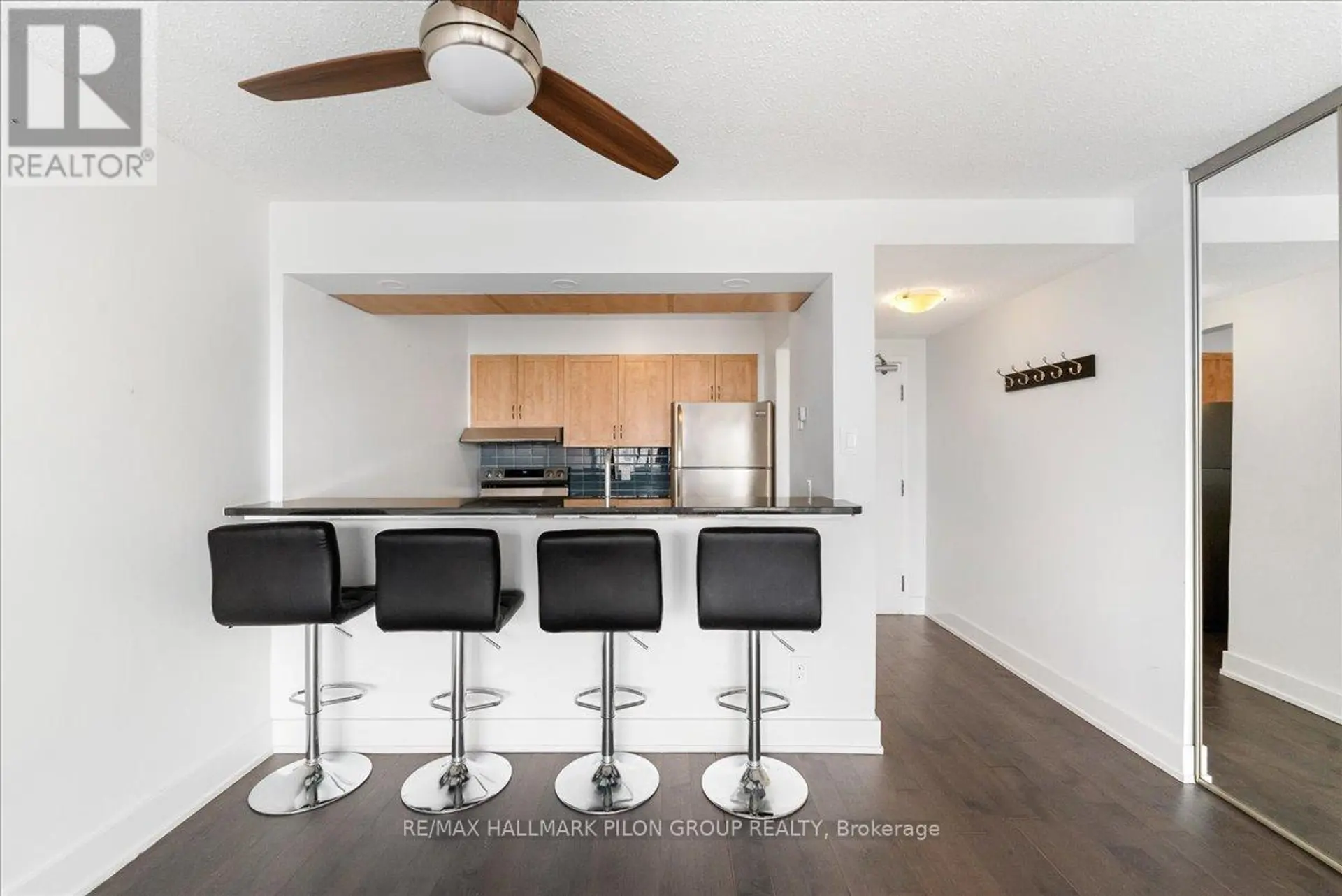 #902 154 NELSON STREET - Image 6