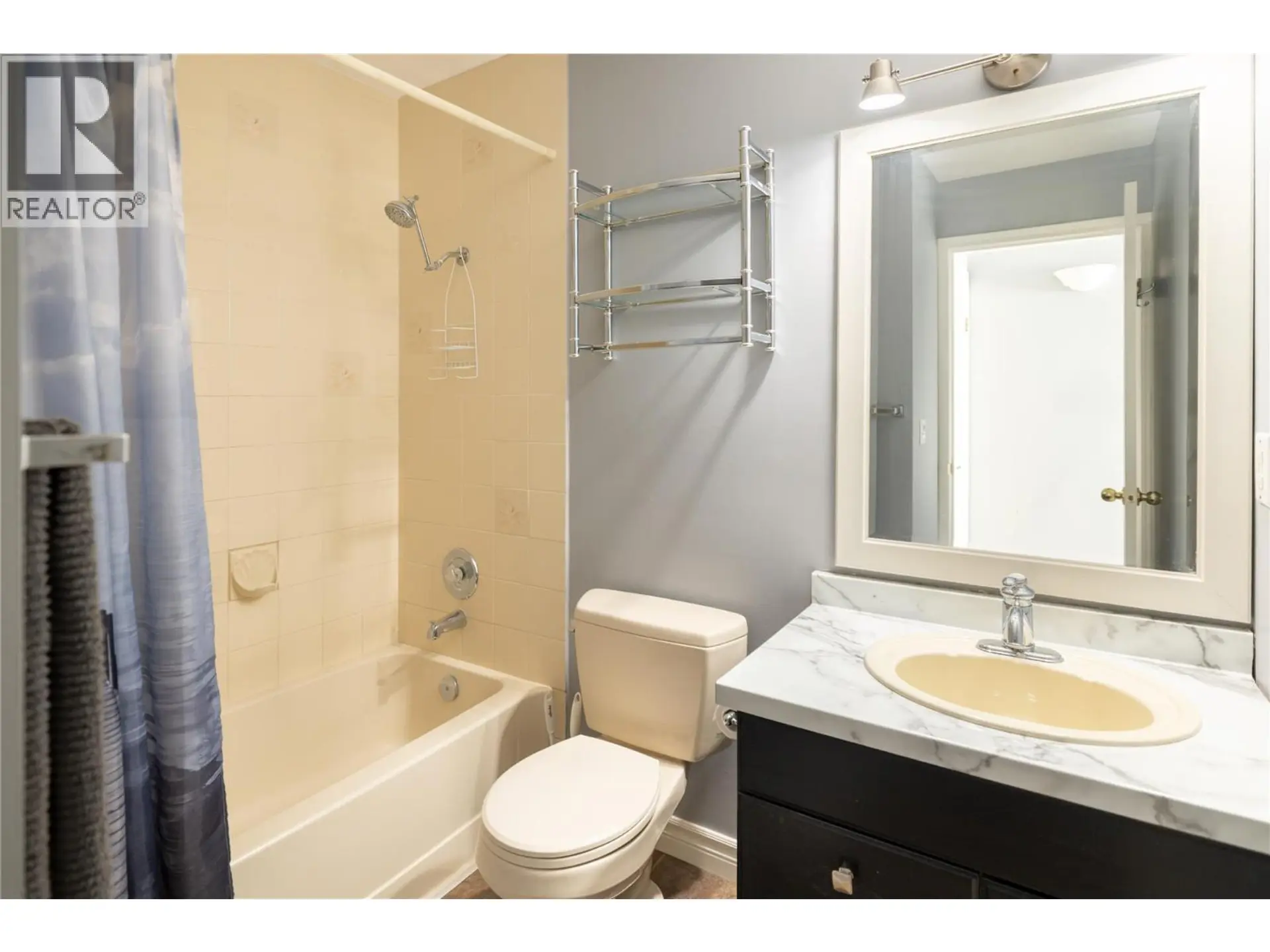 Property at #404 3155 DE MONTREUIL COURT, Kelowna, BC