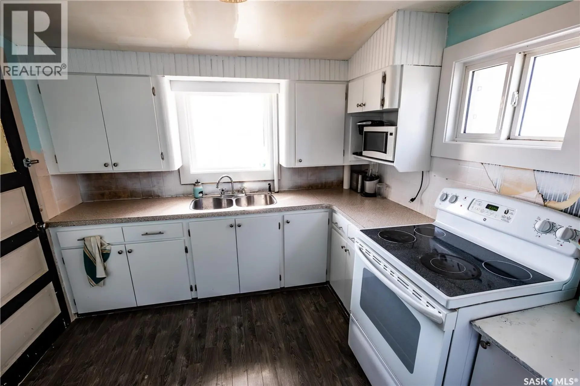 1021 CARIBOU STREET W - Image 11
