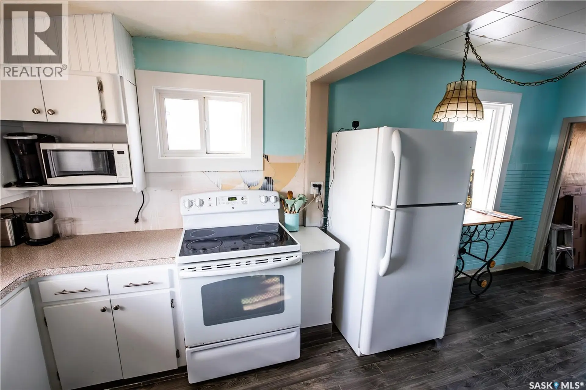 1021 CARIBOU STREET W - Image 10