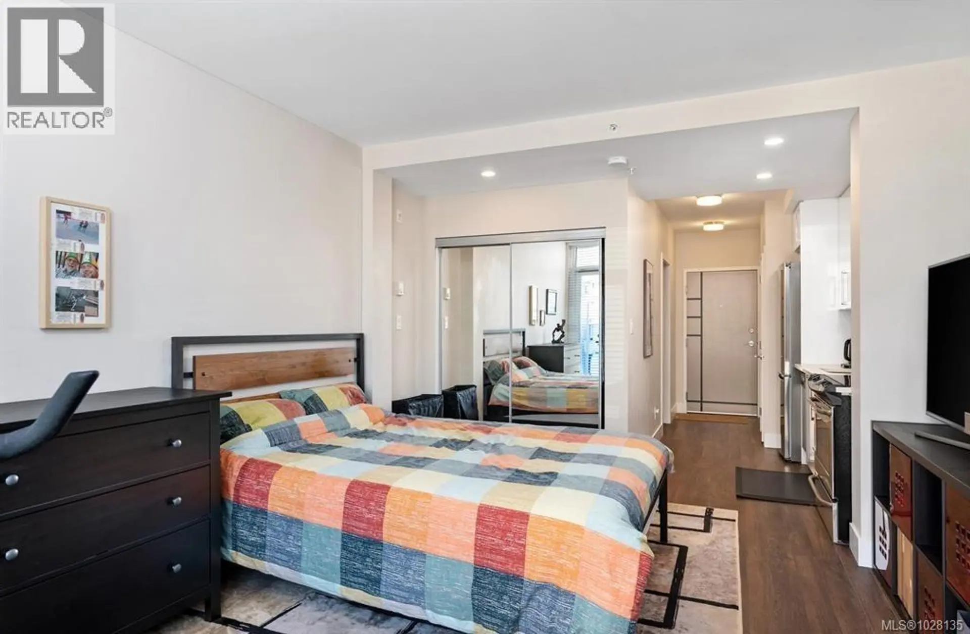 Property at #705 1090 JOHNSON ST, Victoria, BC