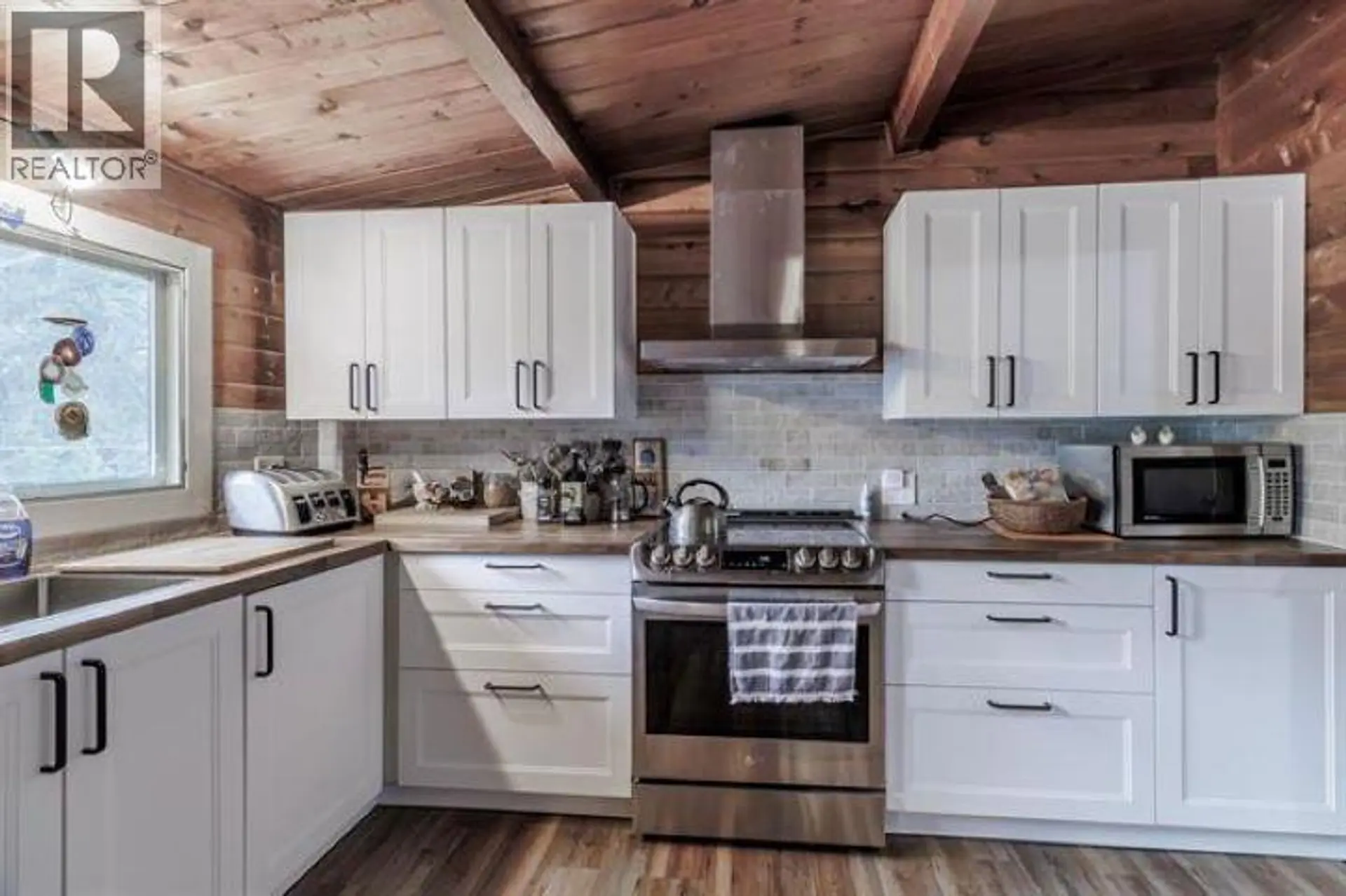 Property at 6062 MAHOOD LAKE ROAD, 100 Mile House, BC