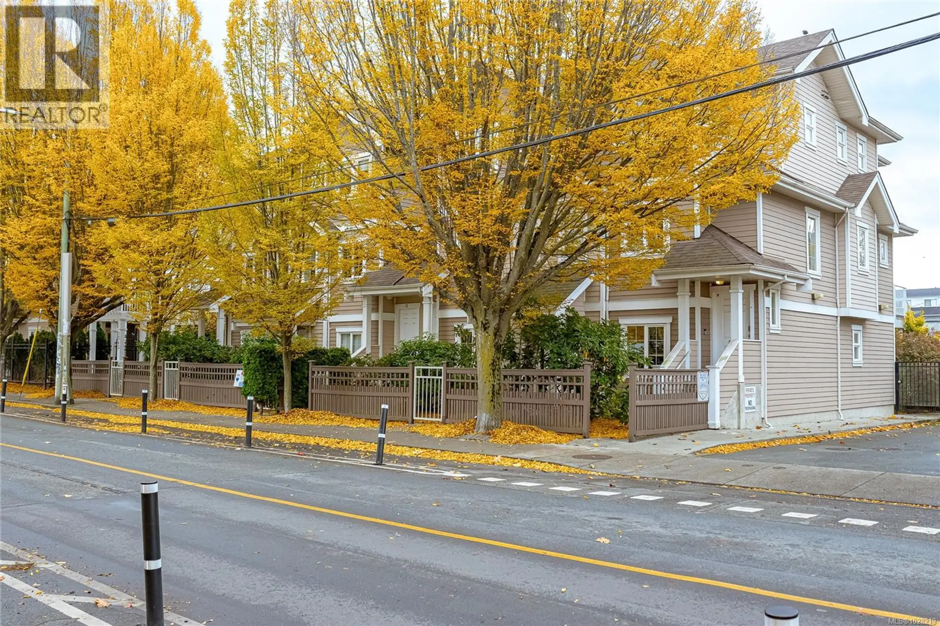 Property at #13 1043 Caledonia Ave, Victoria, BC