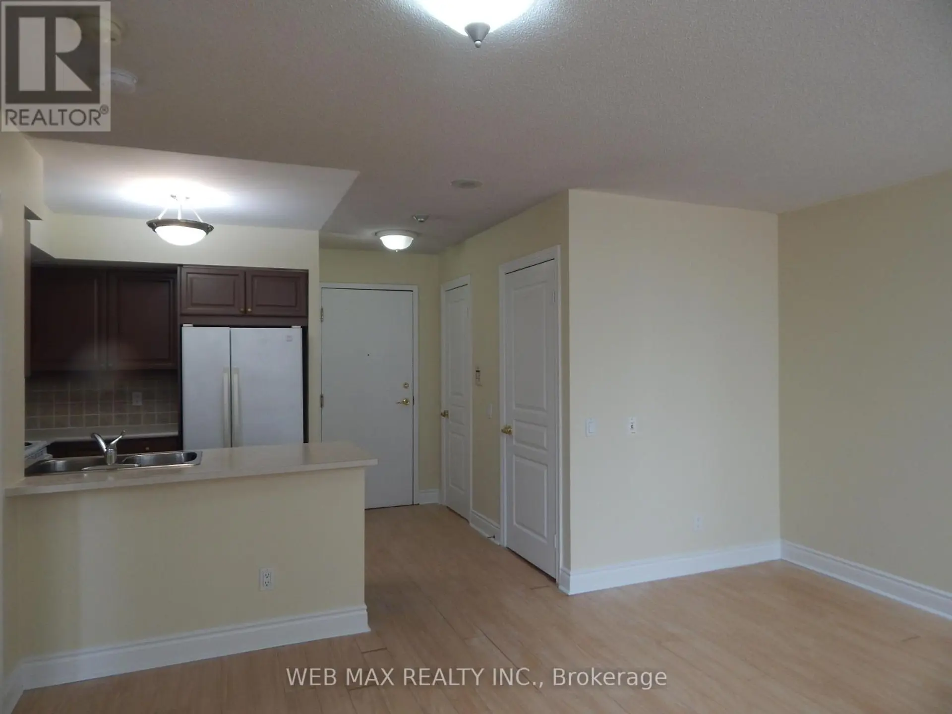 #309 5 NORTHTOWN WAY - Image 2