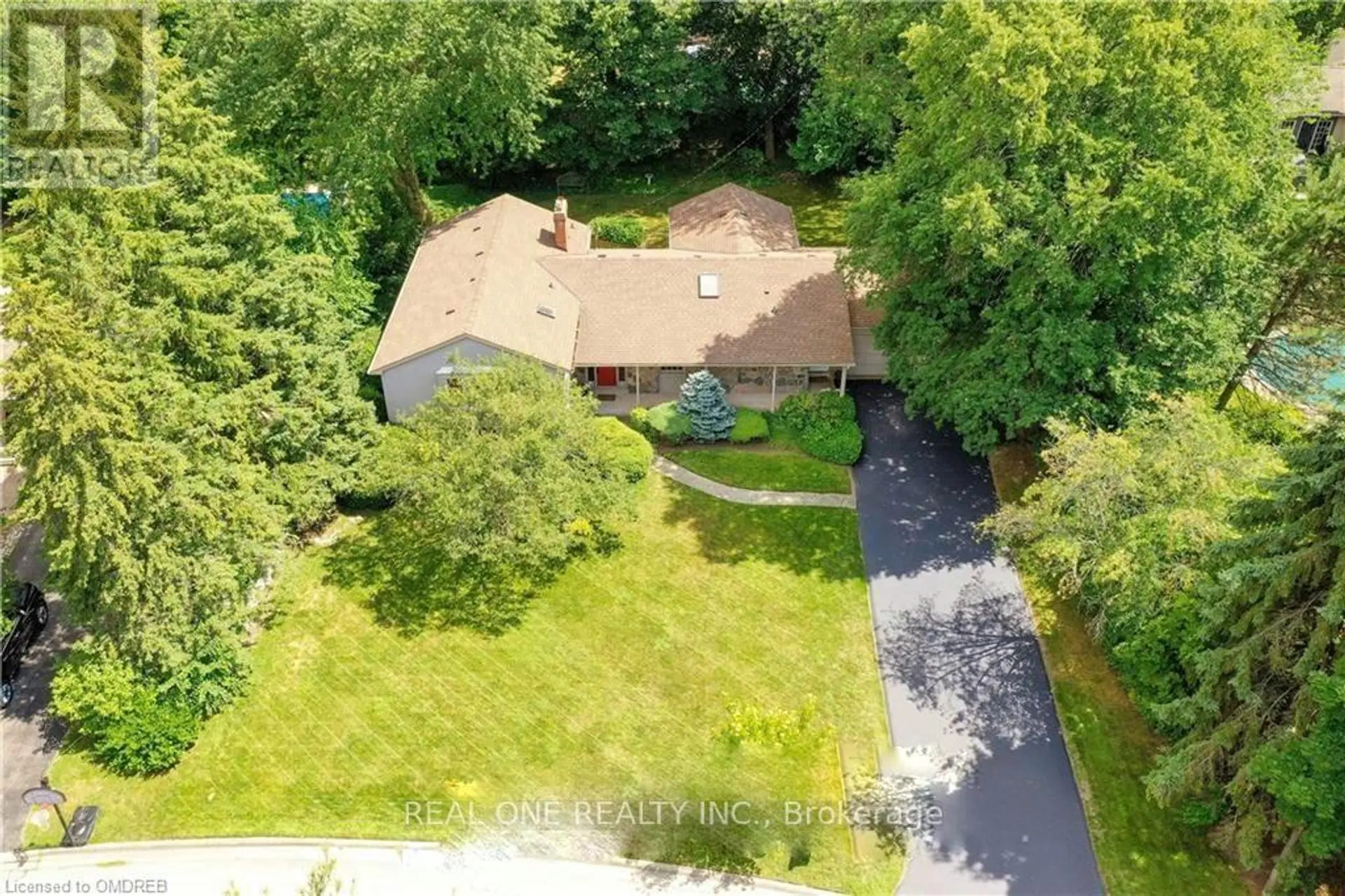 262 CARDINAL DRIVE - Image 1