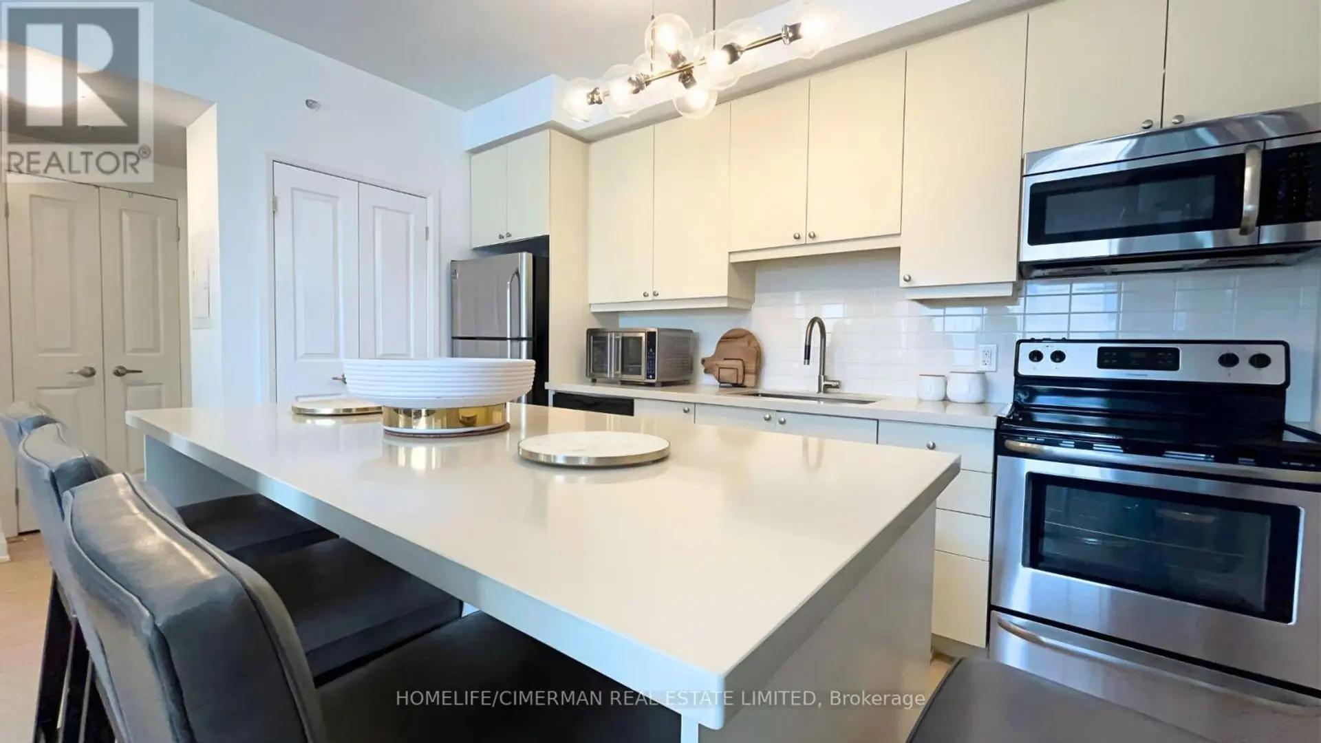 #118 12 WOODSTREAM BOULEVARD - Image 1
